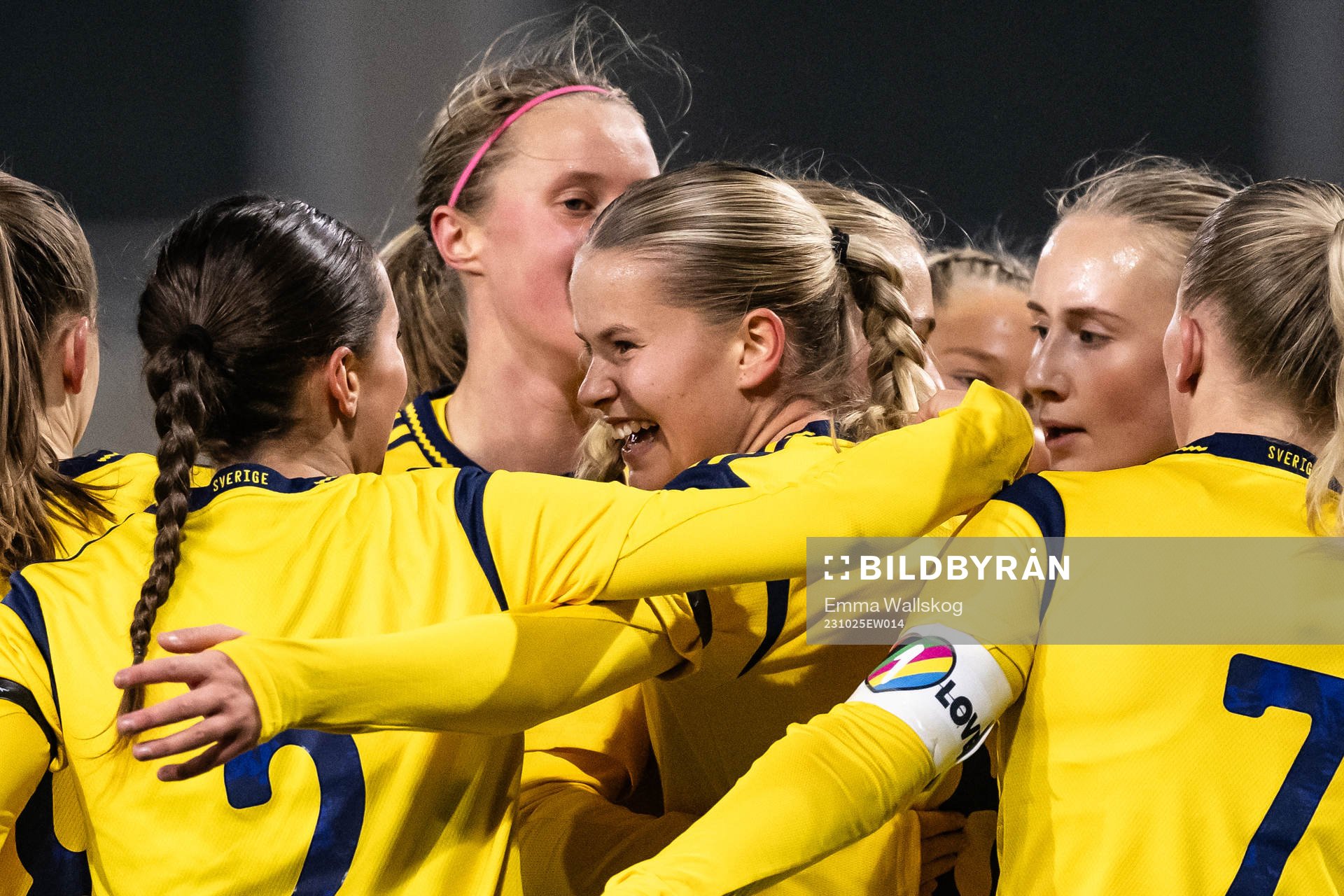 Sara Frigren of Sweden celebrate with teammates