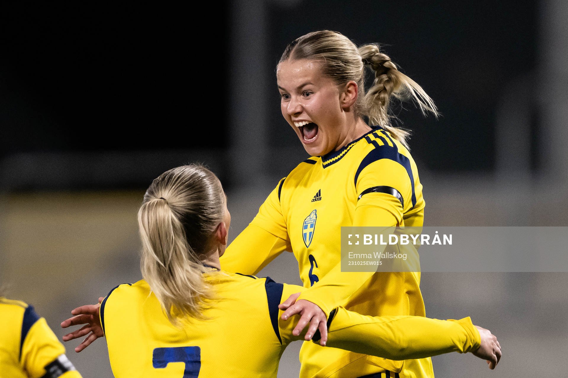 Sara Frigren of Sweden celebrate with teammates