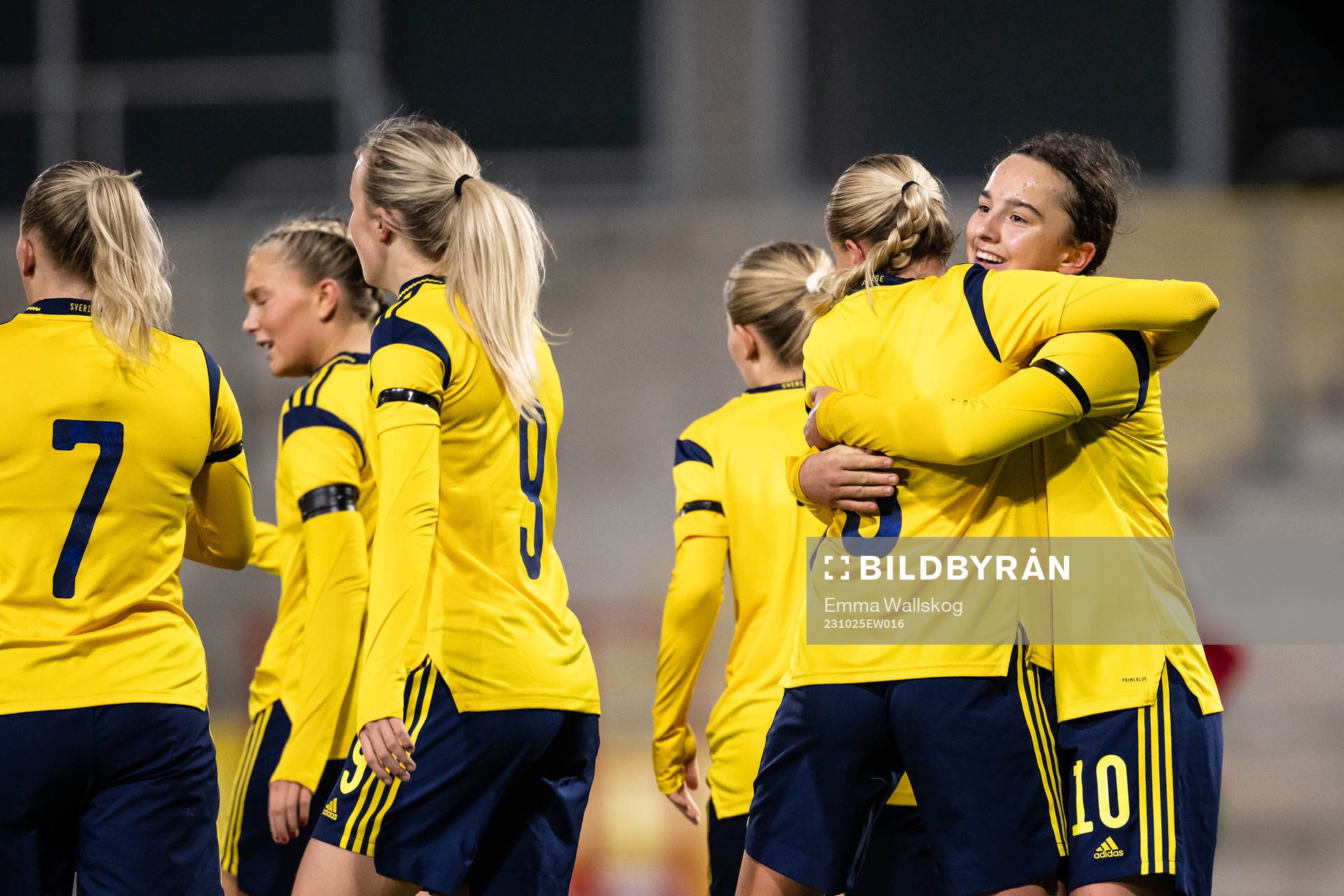 Sara Frigren of Sweden celebrate with Victoria Svanström