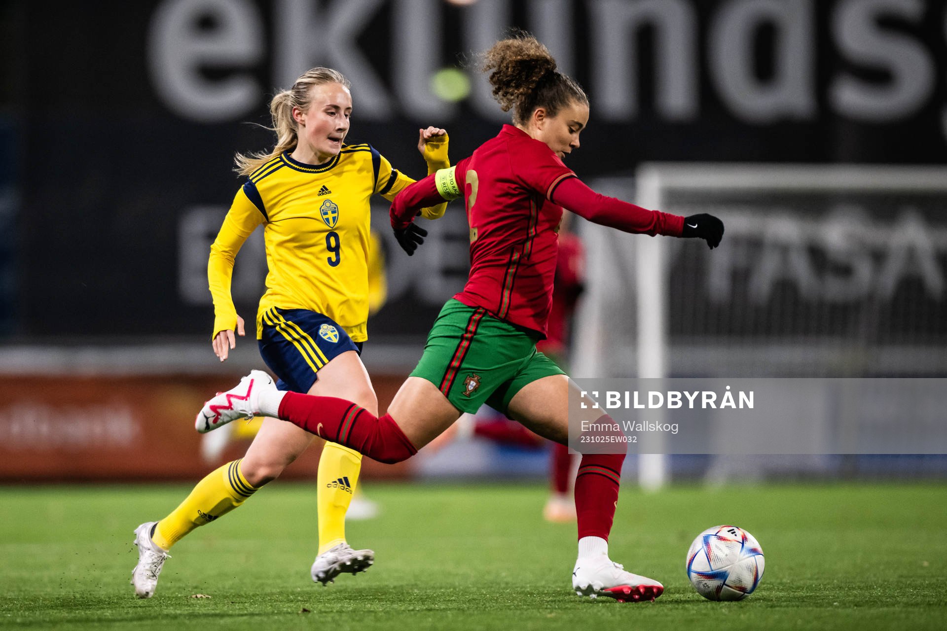 Ida Åkerlund of Sweden and Gabriela Vinhas of Portugal