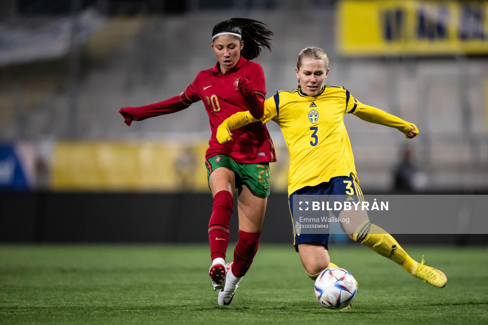 Lara Martins of Portugal and Ida Garmfors of Sweden zduring
