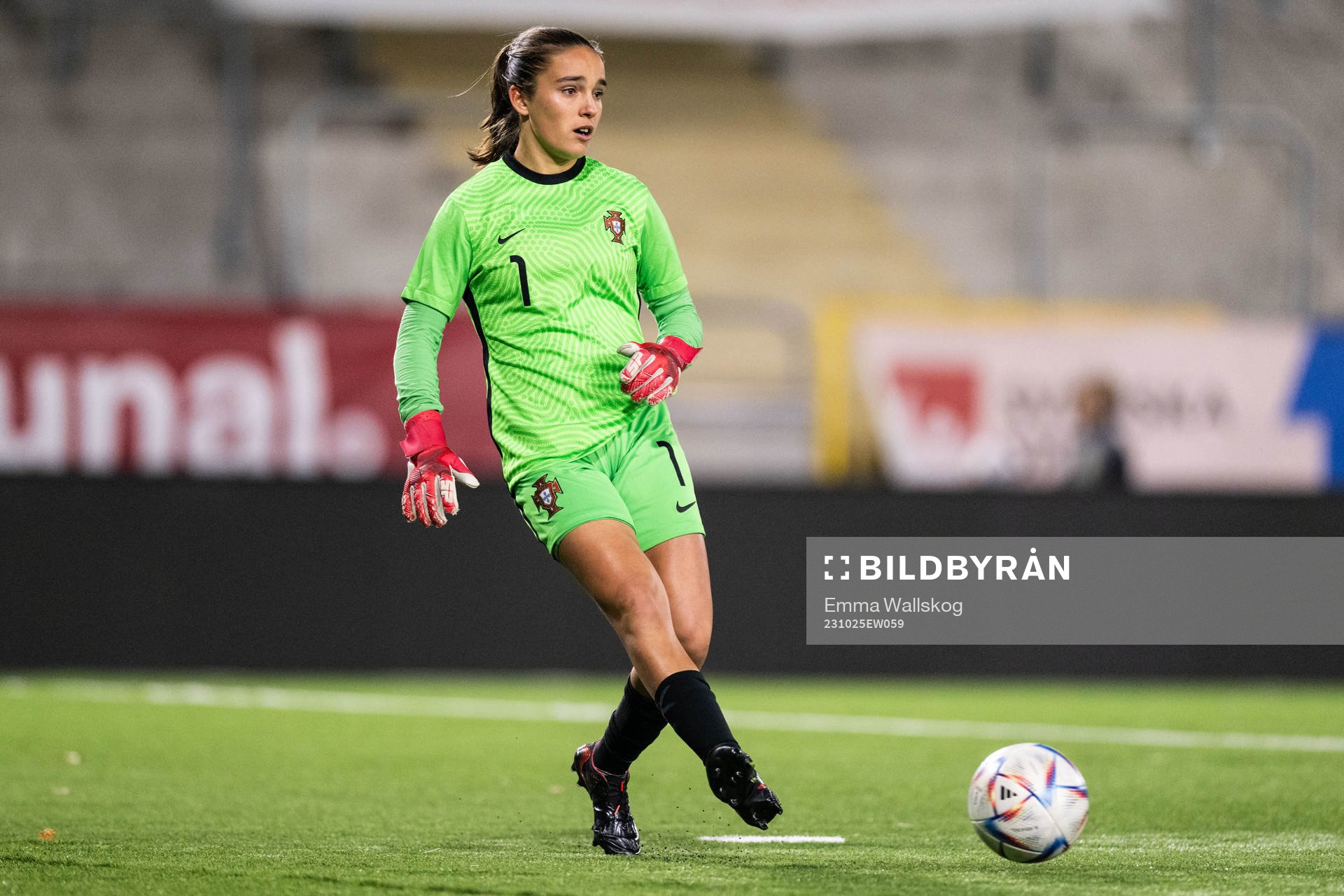 Goalkeeper Íris Esguierao of Portugal