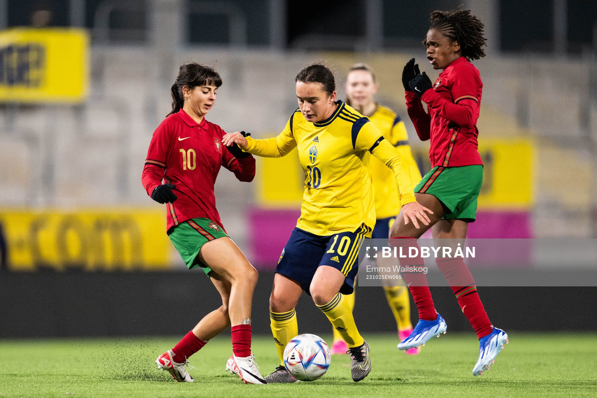 Mafalda Mariano and Leonete Correia of Portugal against