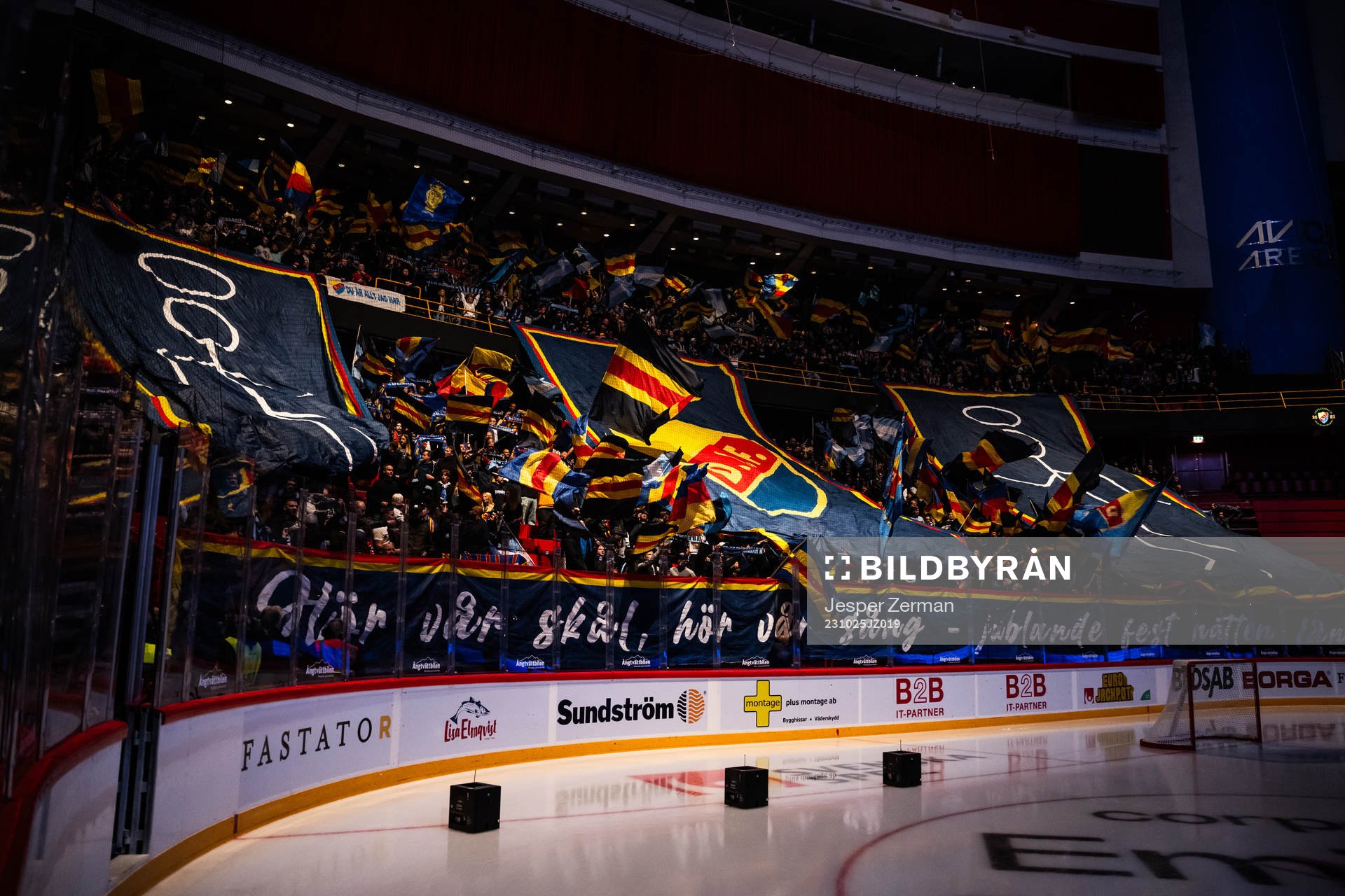 Djurgårdens supportrar med ett tifo