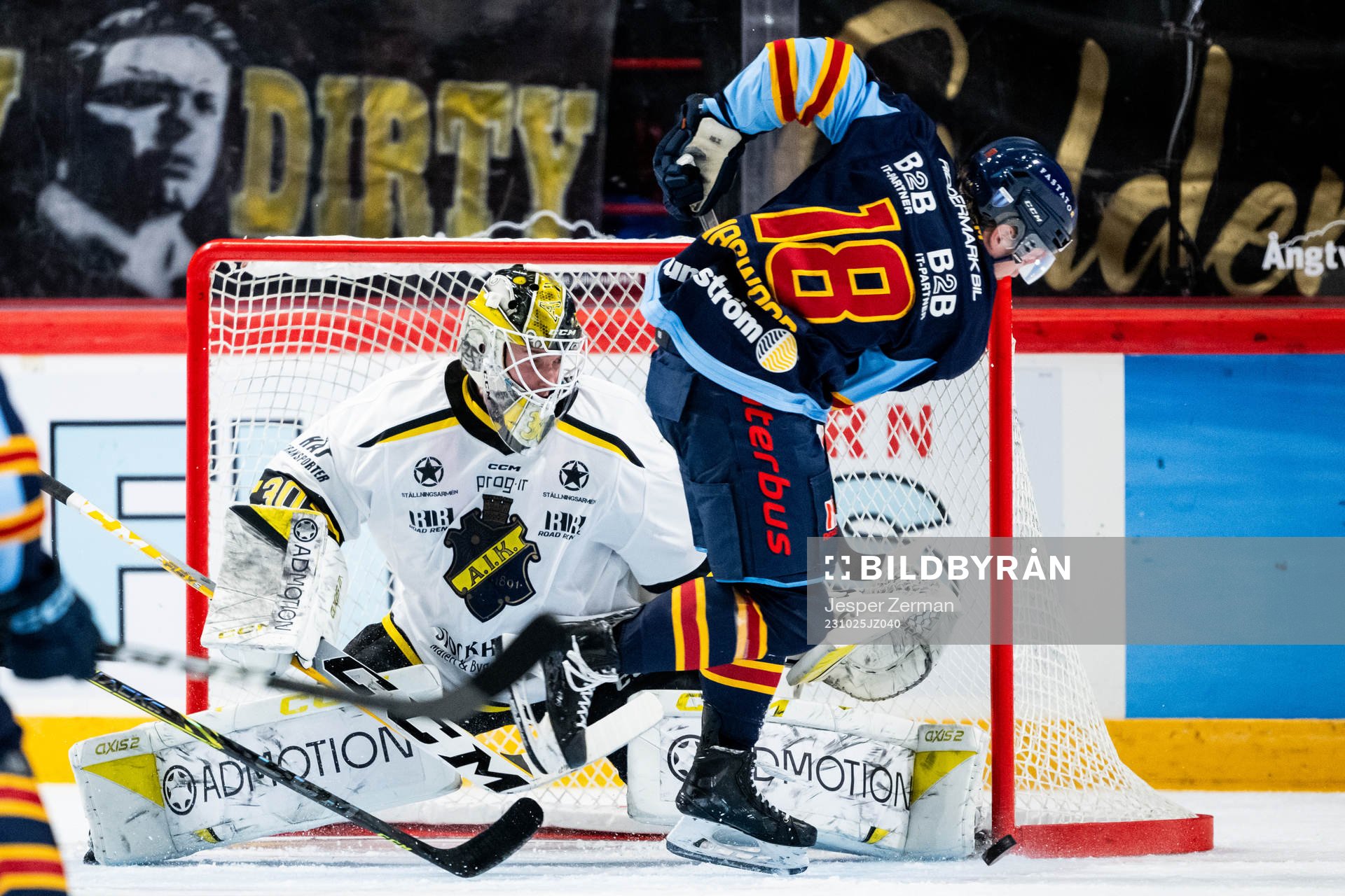 AIKs målvakt Tobias Normann och Djurgårdens Zachary