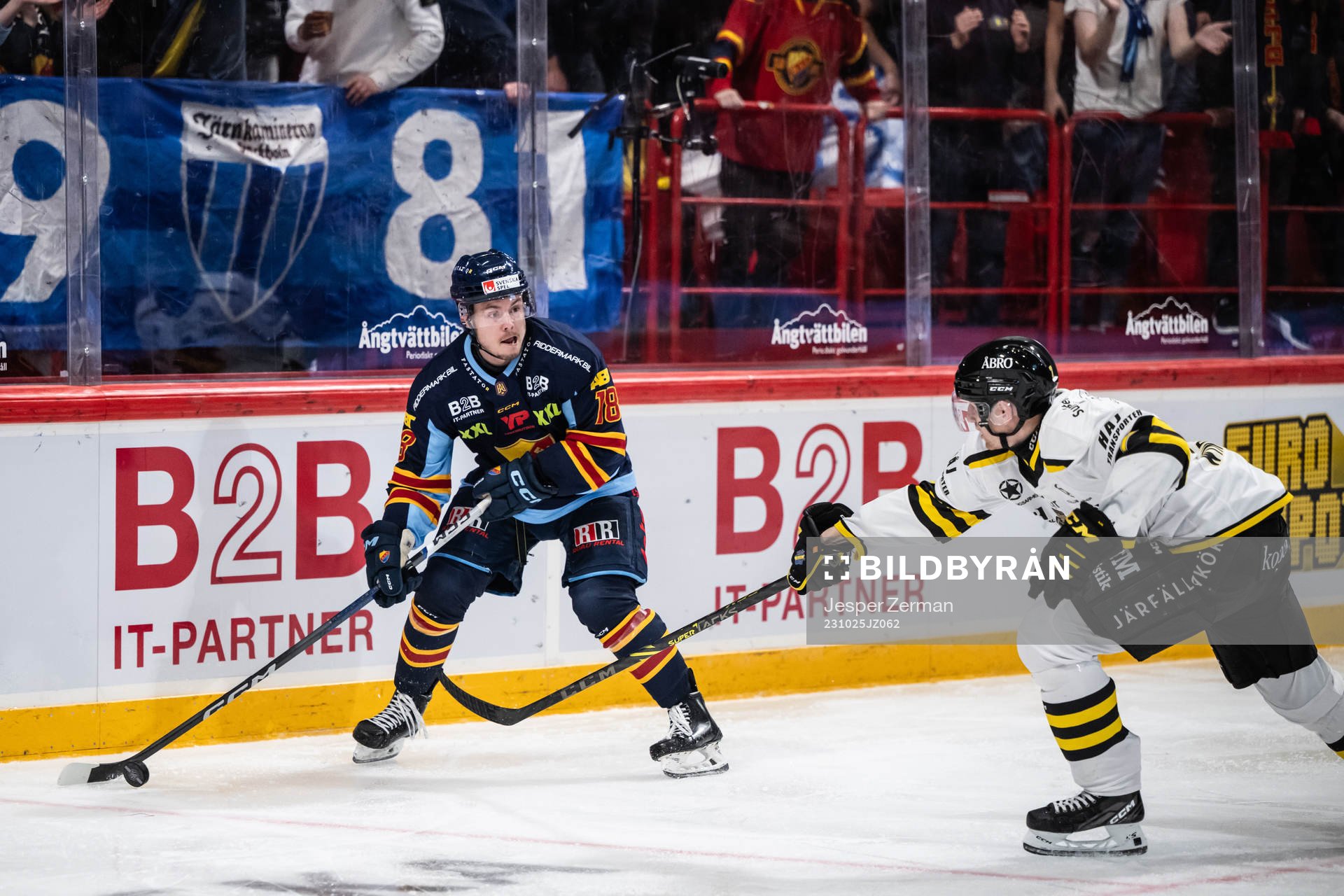 Djurgårdens Zachary Magwood och AIKs Filip Windlert