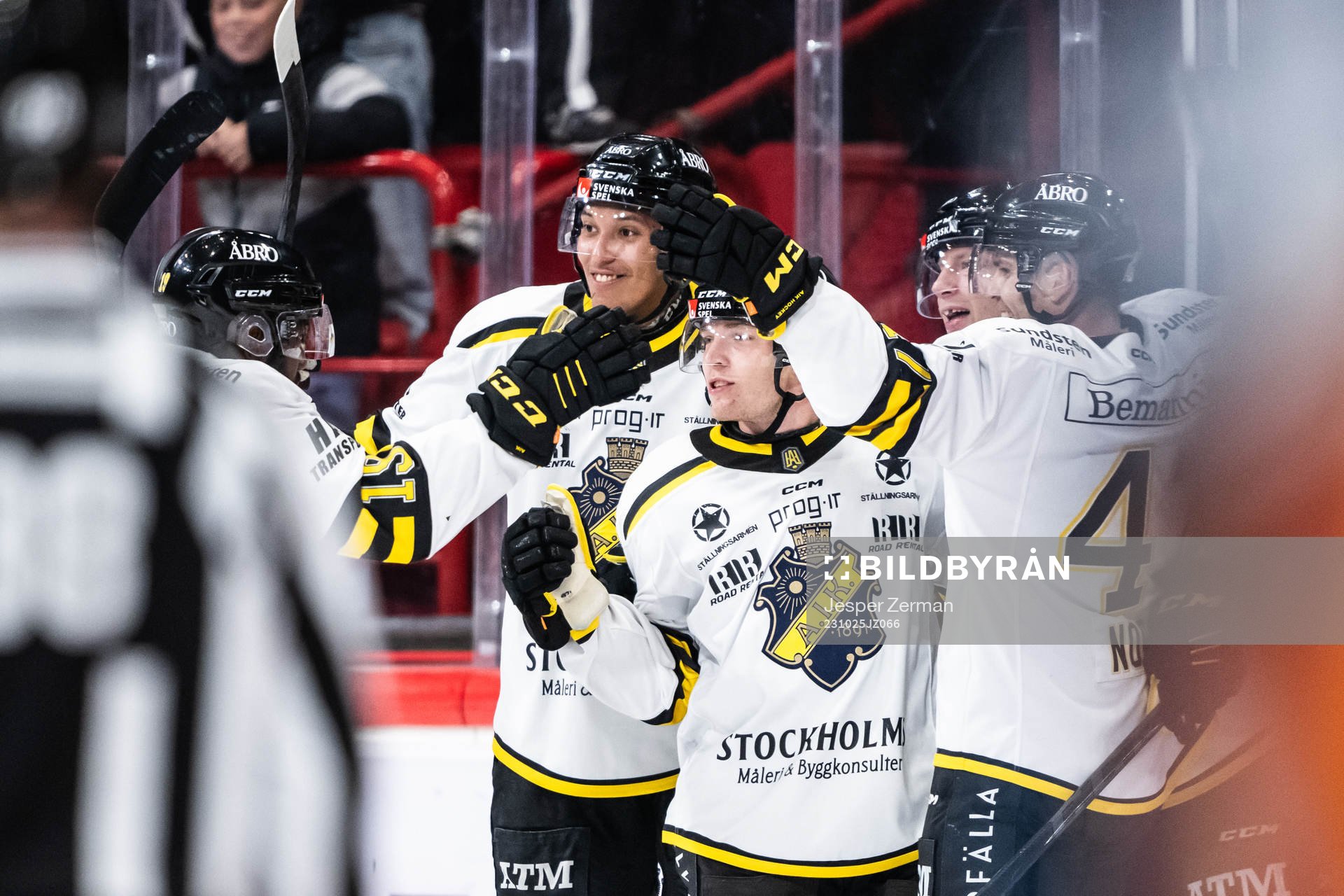 AIKs Zion Nybeck jublar med lagkamrater