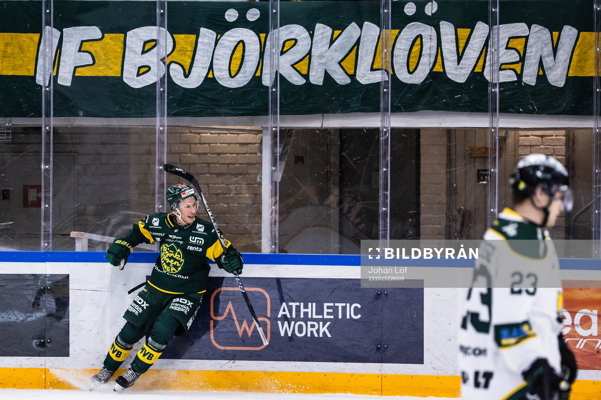 Björklövens Fredric Weigel jublar