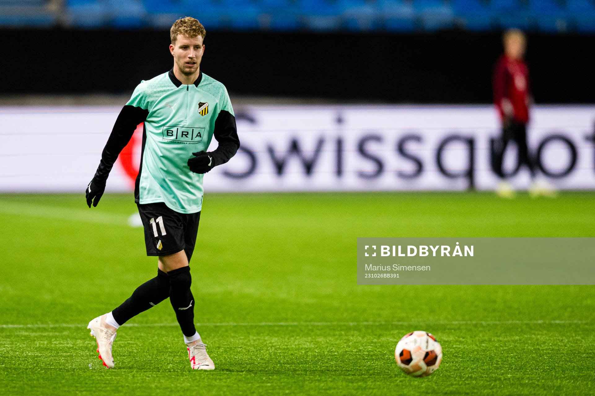 Samuel Gustafson of Häcken warms up