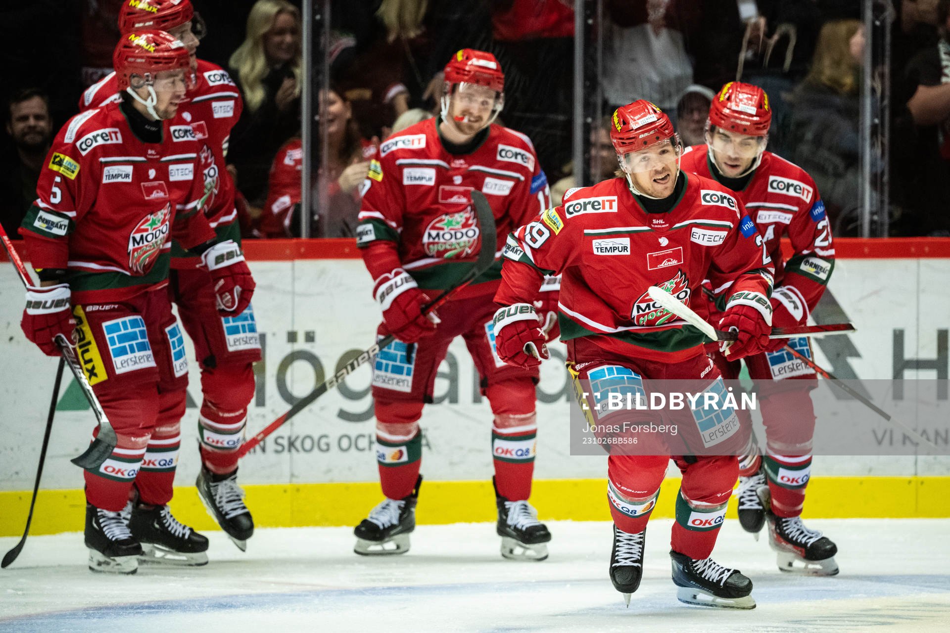MoDos Mikkel Aagaard jublar