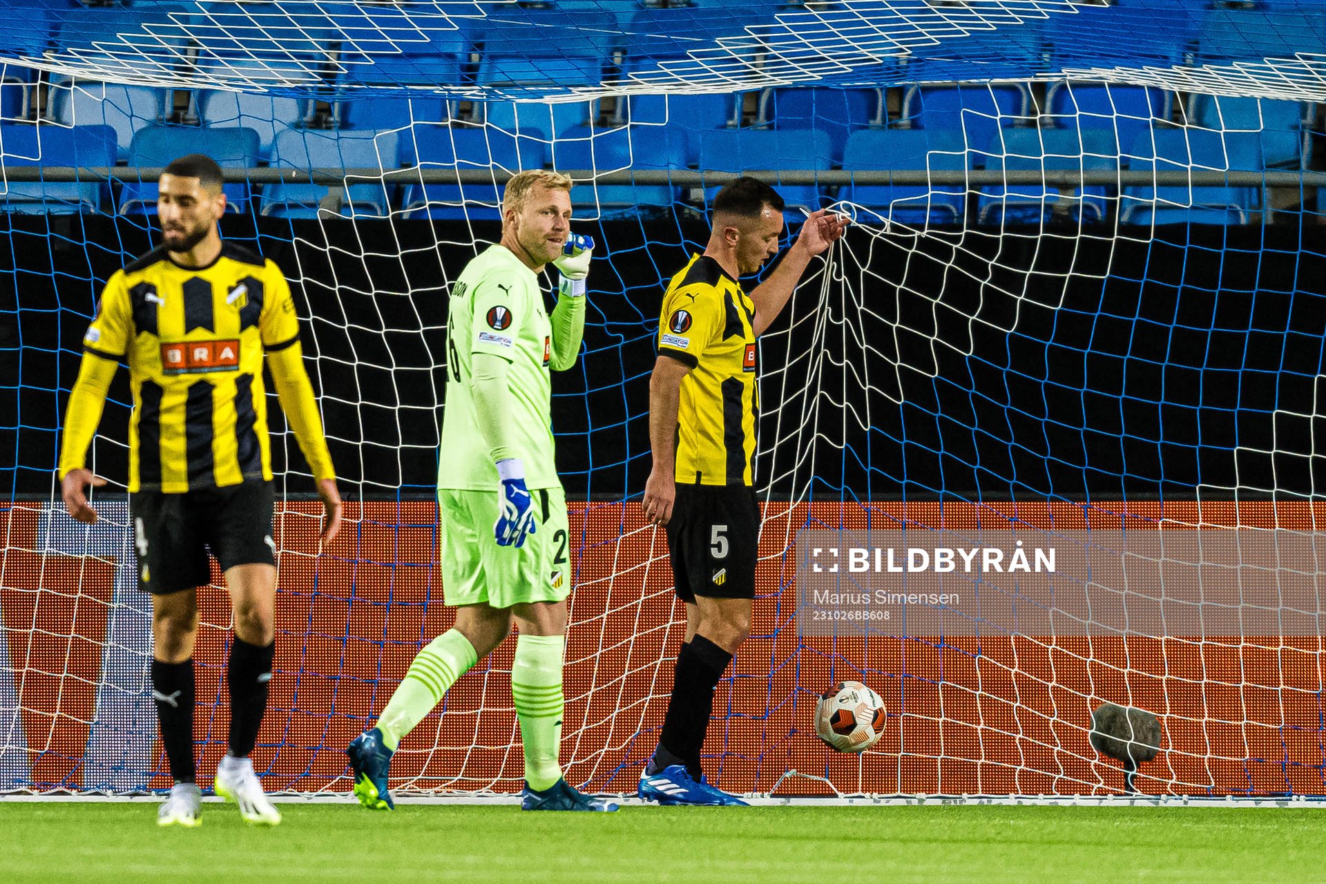Peter Abrahamsson and Even Hovland of Häcken looks dejected