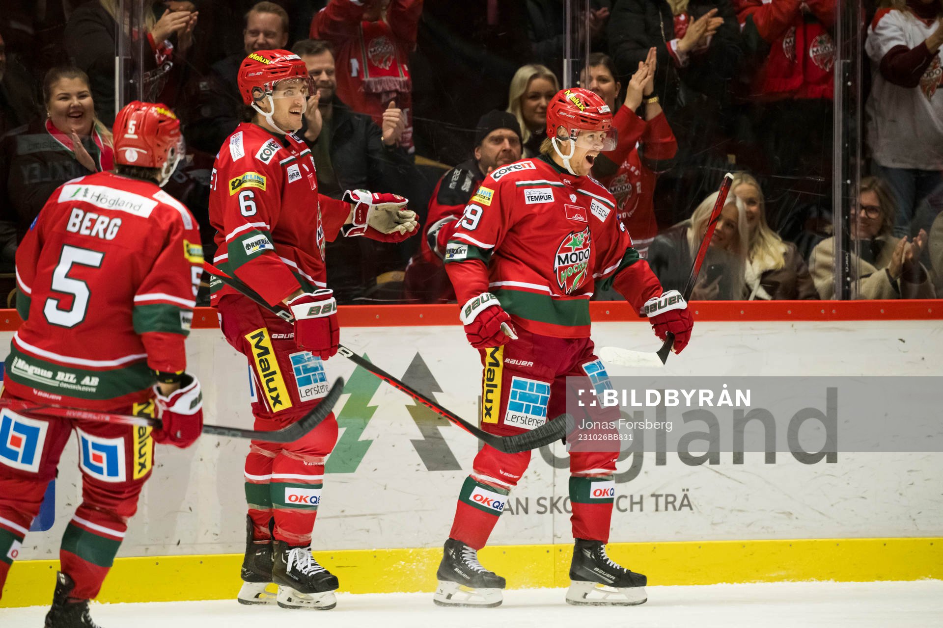 MoDos Mikkel Aagaard jublar