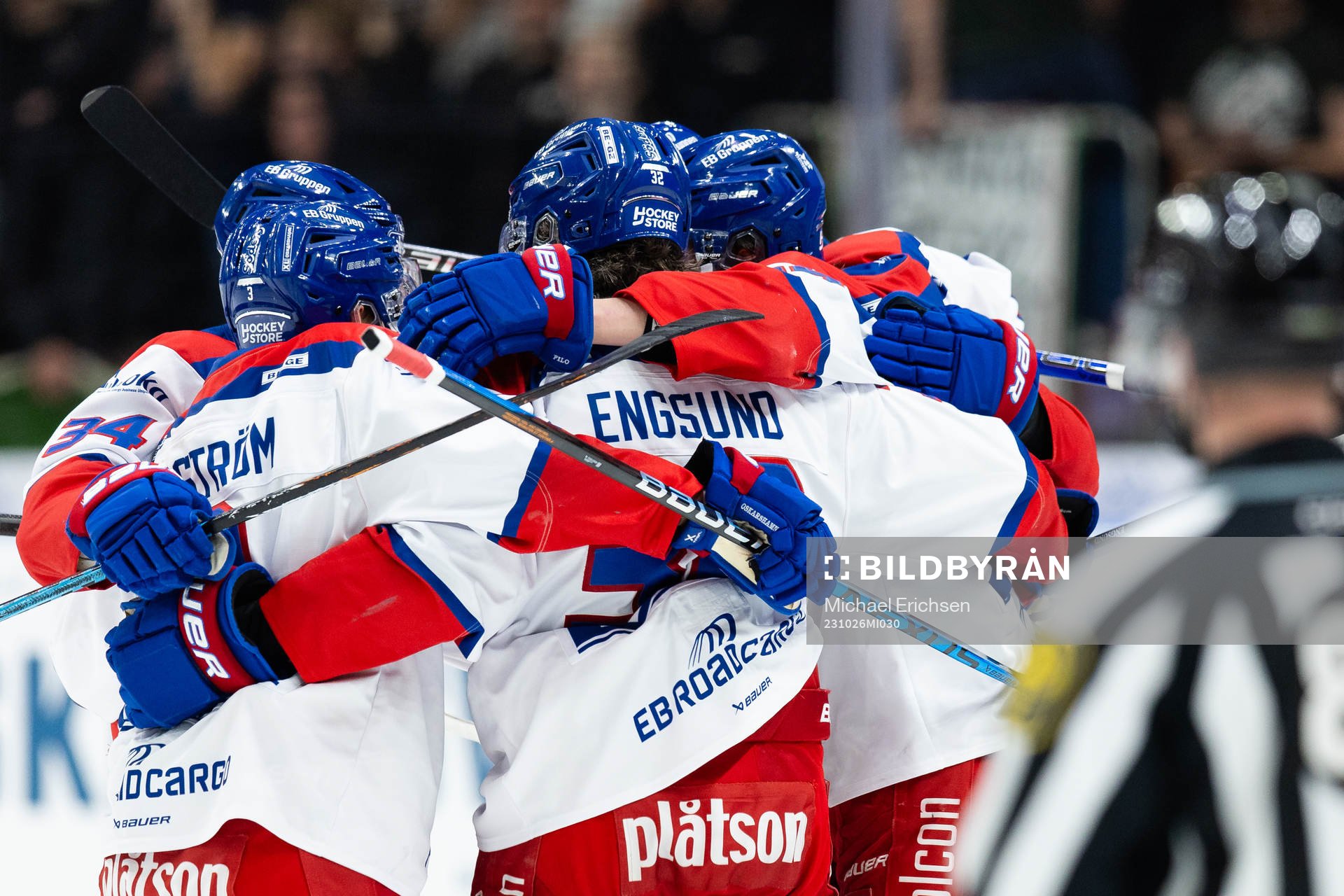 Oskarshamns Lukas Pilö jublar med lagkamrater