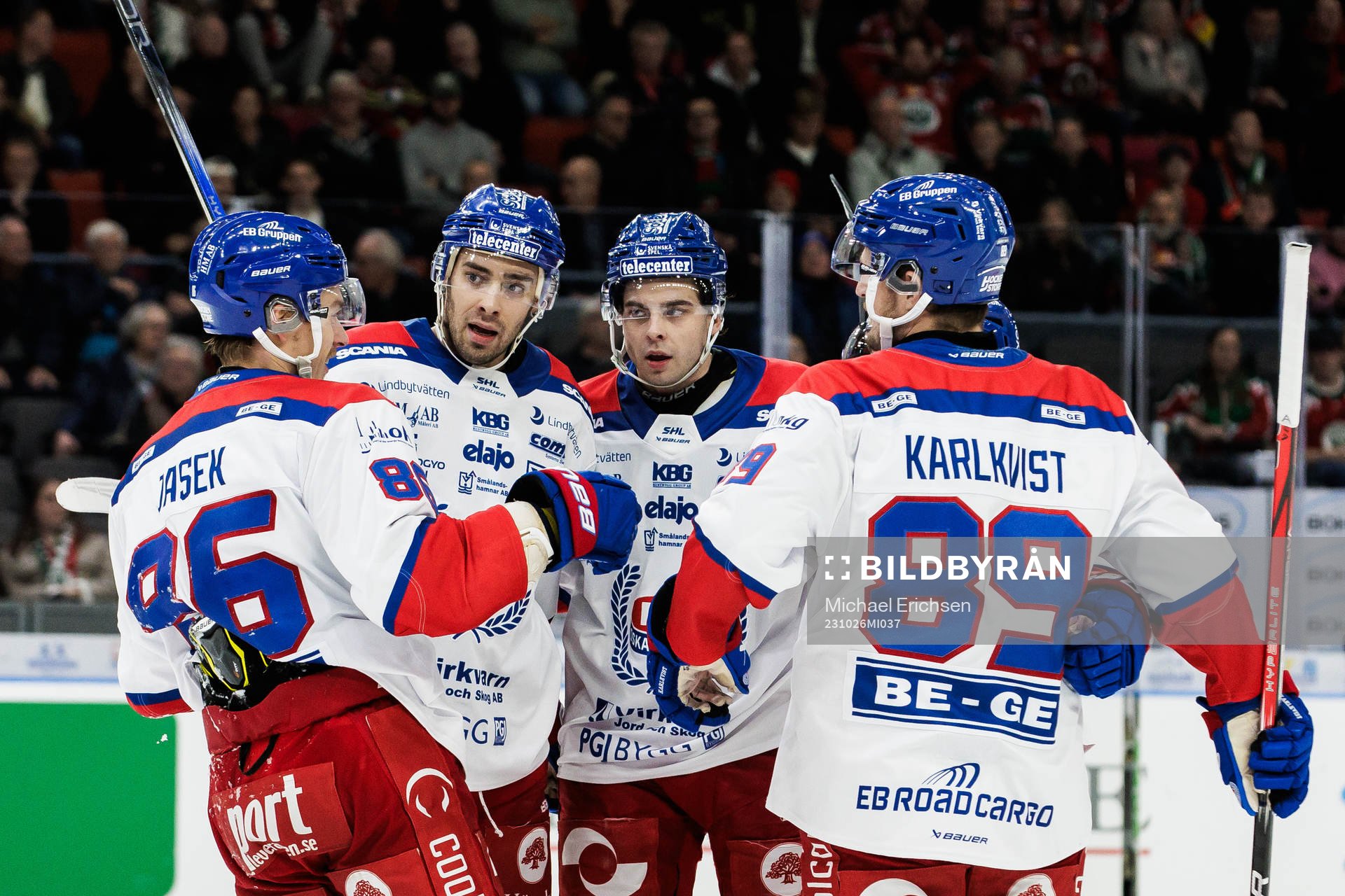 Oskarshamns Lukas Jasek jublar med lagkamrater
