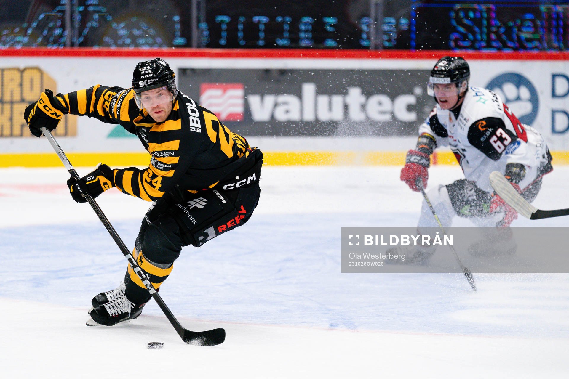 Skellefteås Oscar Lindberg och Malmö Redhawks Fredrik