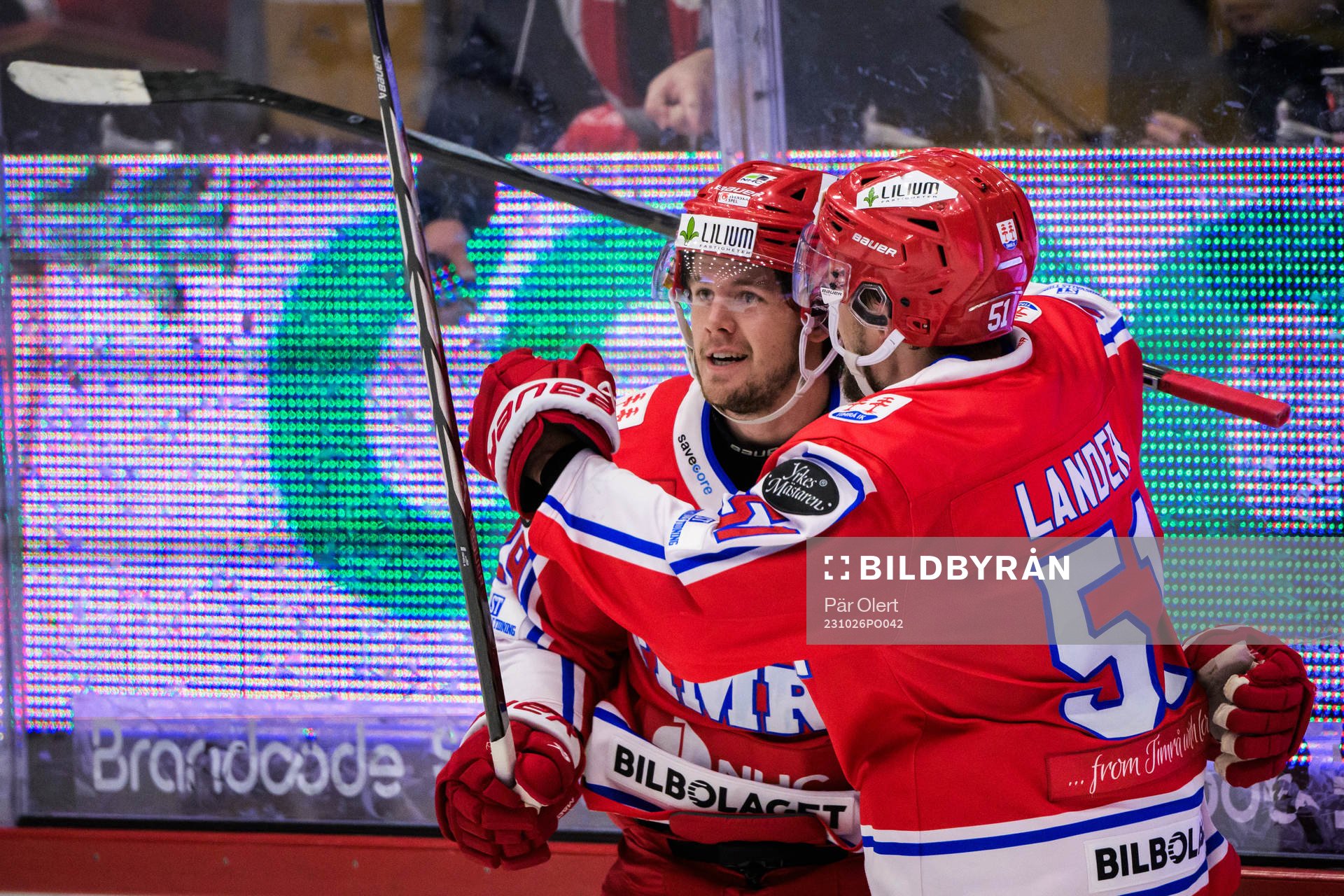 Timrås Filip Hållander och Anton Lander jublar