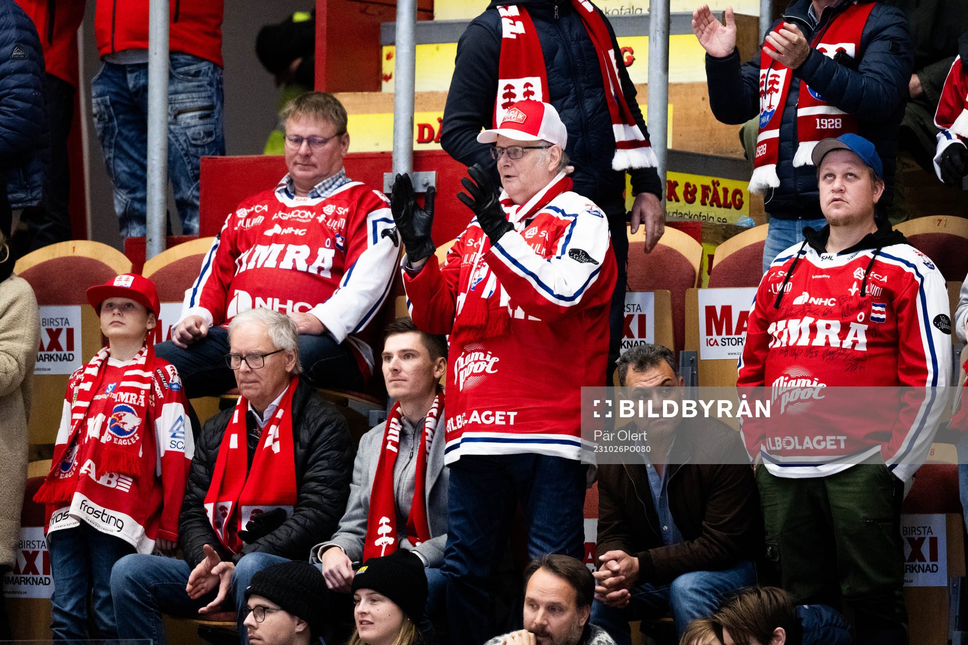 Timråsupporter jublar