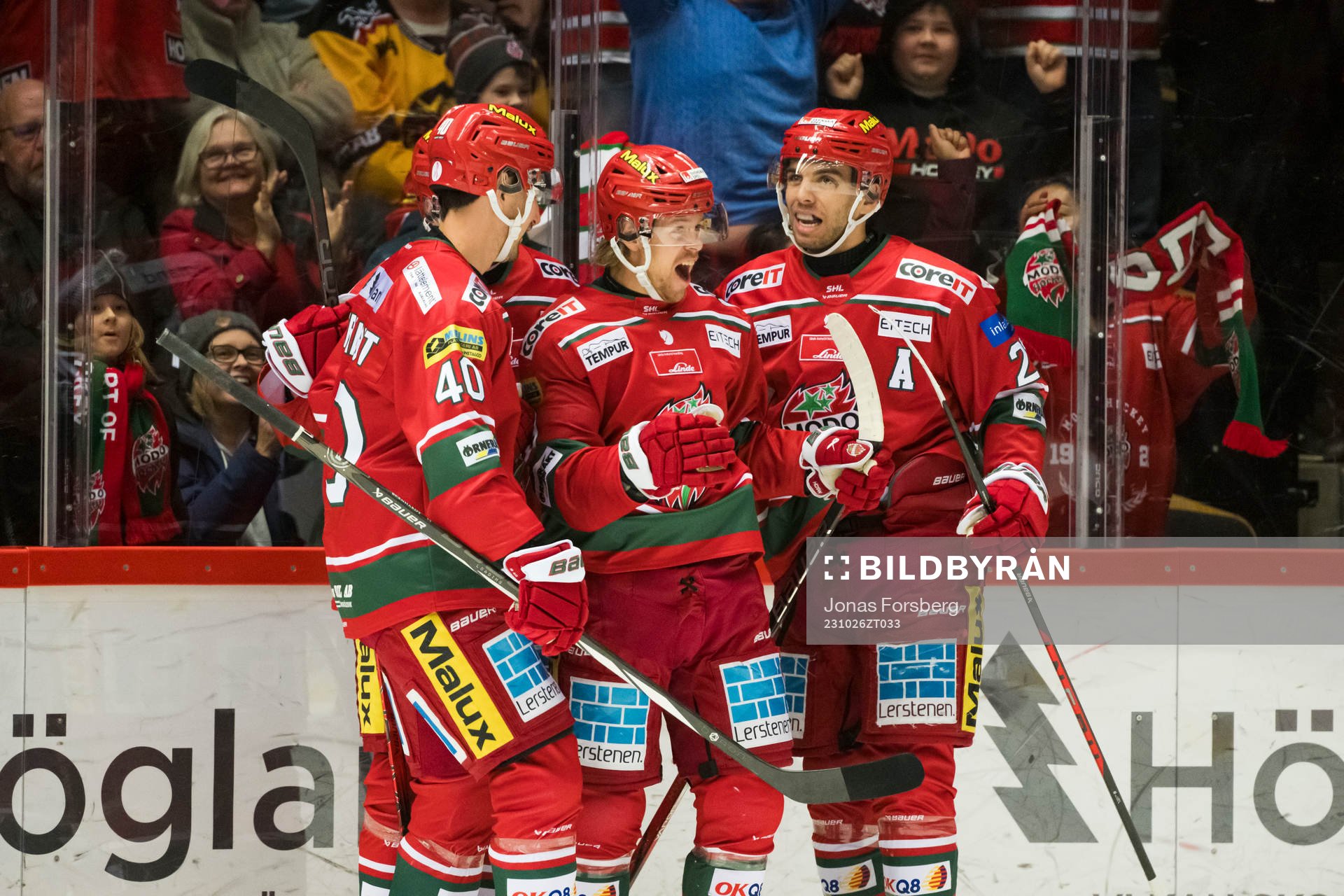 MoDos Mikkel Aagaard jublar