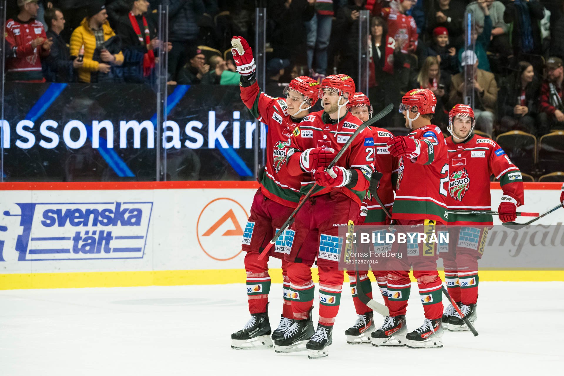 MoDos Sam Vigneault och Kristians Rubins jublar