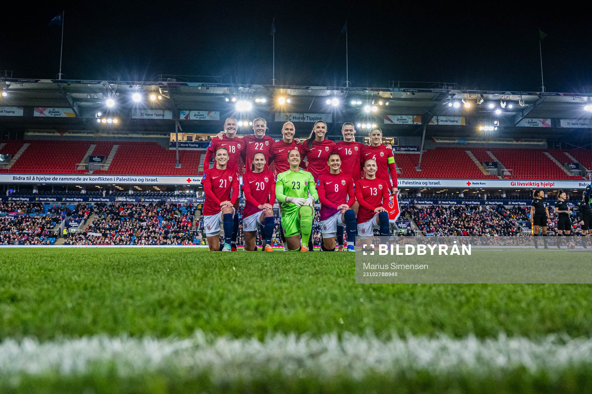 The starting eleven of Norway, from the top left; Frida