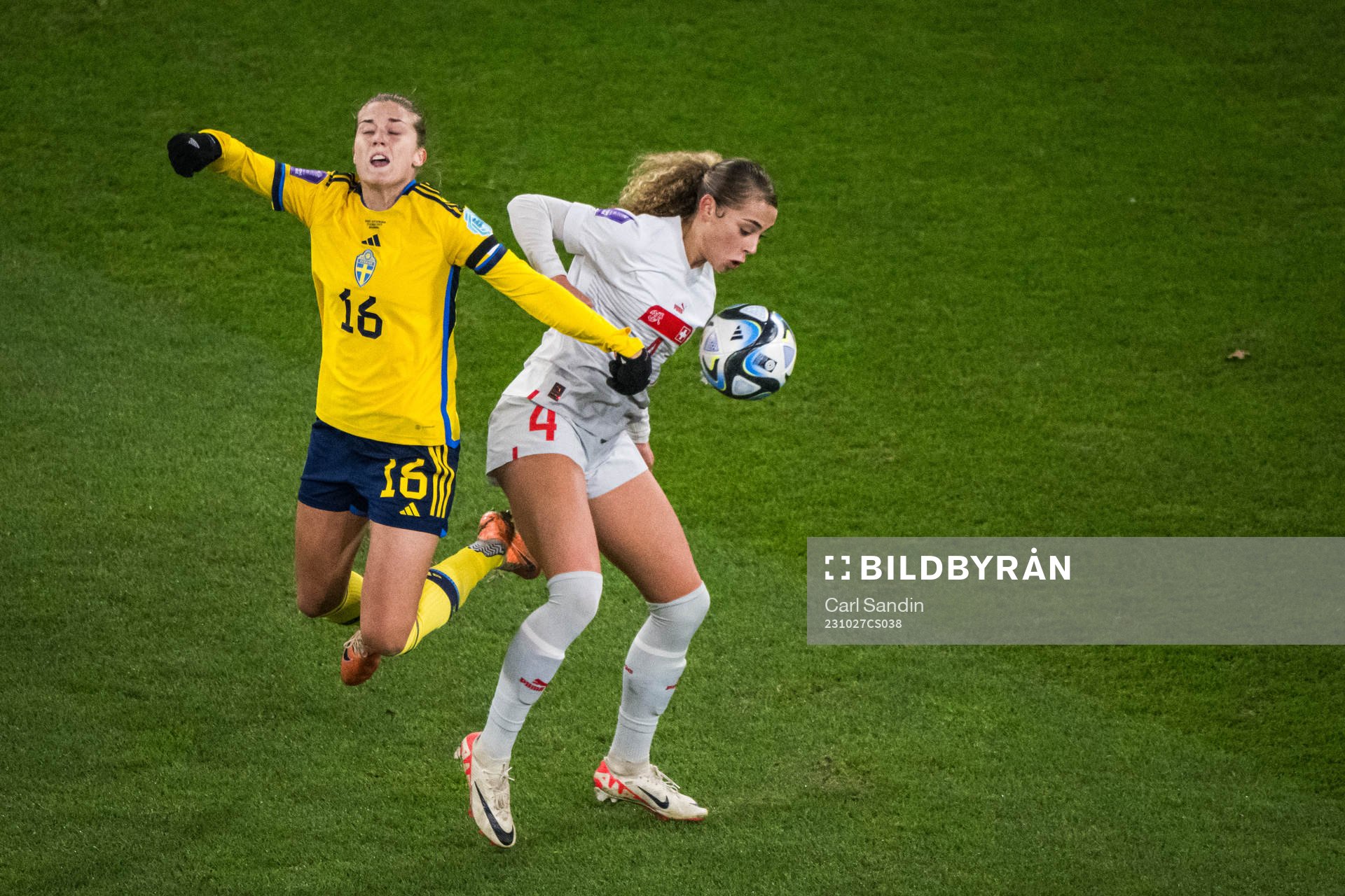 Filippa Angeldahl of Sweden and  Alayah Pigrim of