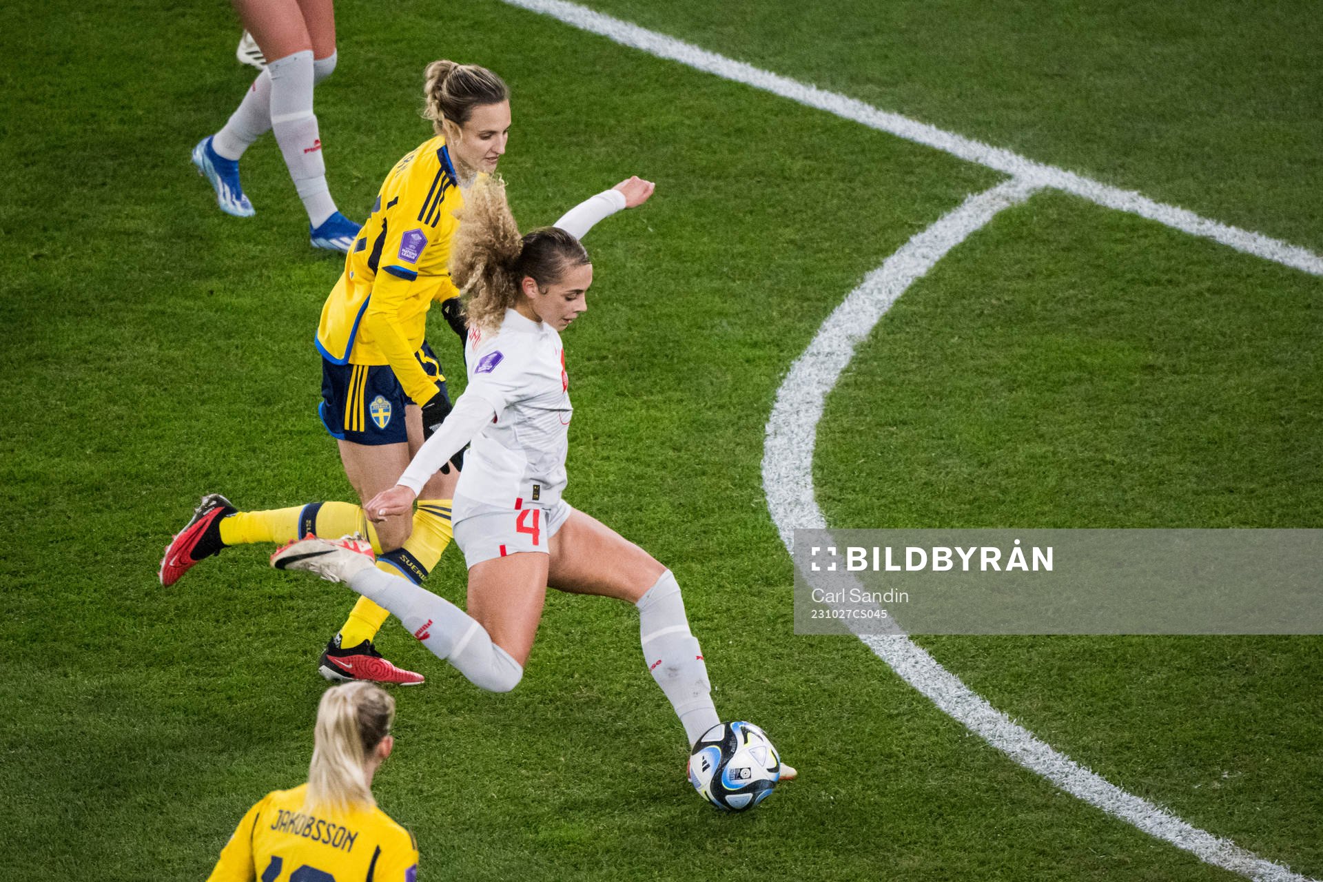 Nathalie Björn of Sweden and  Alayah Pigrim of Switzerland