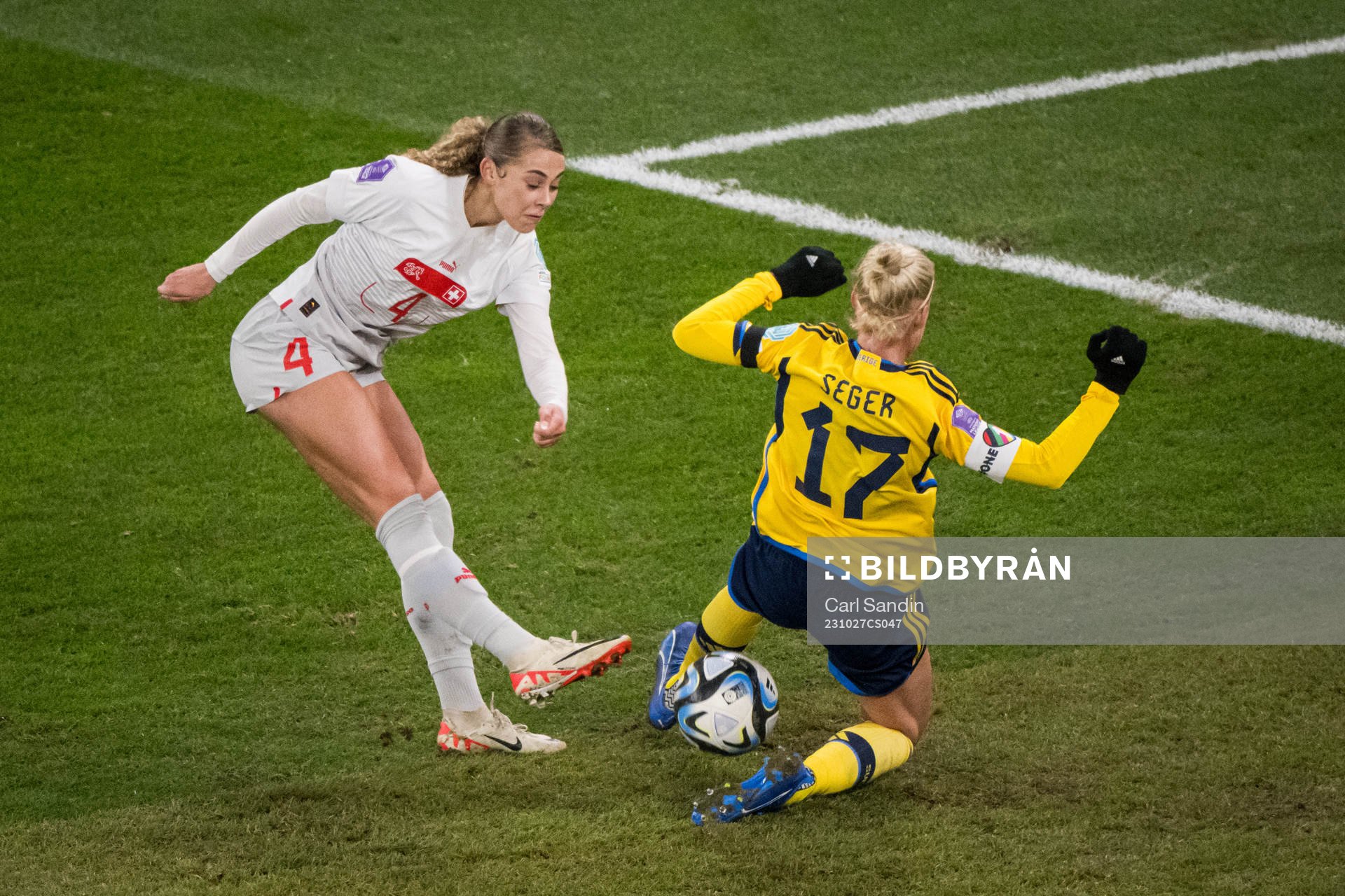 Alayah Pigrim of Switzerland and  Caroline Seger of Sweden