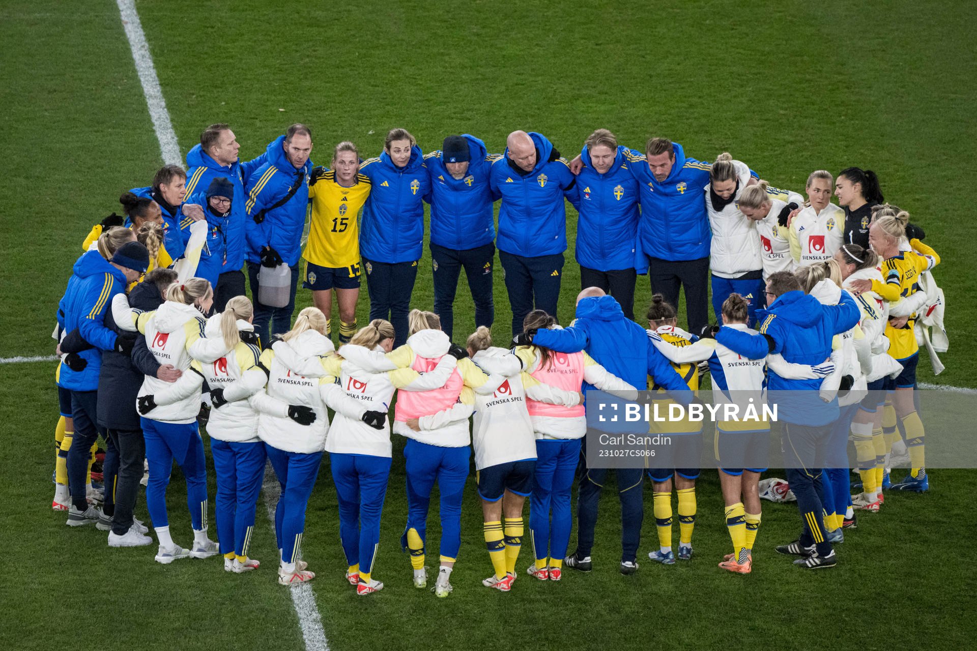 The players of Sweden celebrate as they gather in a ring