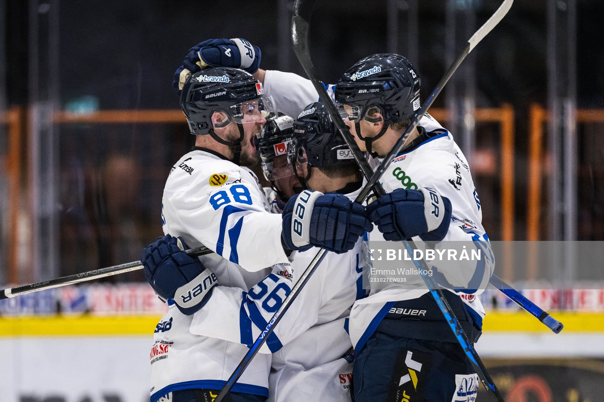 Karlskogas Jesper Kokkonen jublar med lagkamraterna