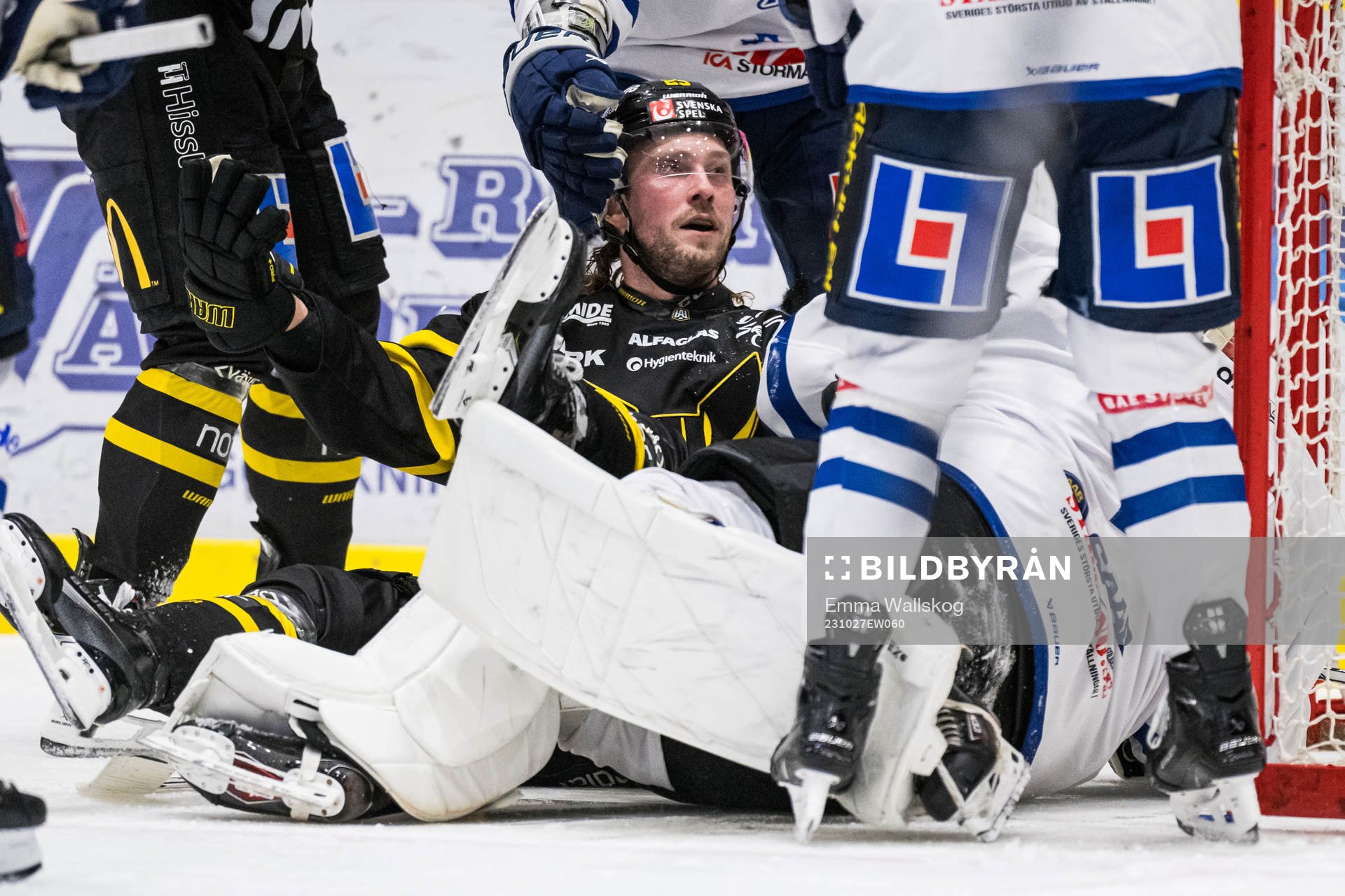 Västerås Marcus Bergman i en situation med Karlskogas