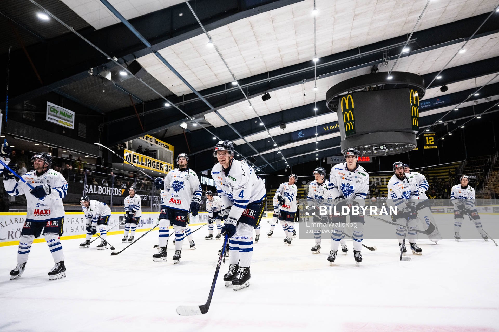Karlskogas spelare jublar