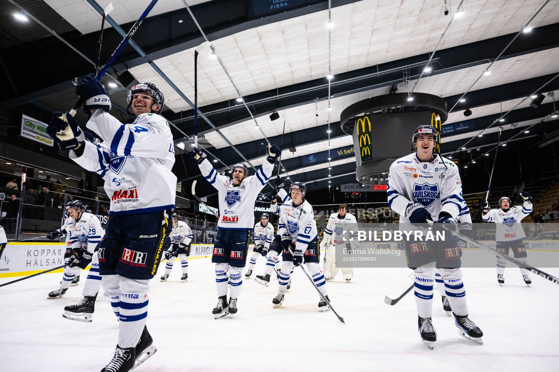 Karlskogas spelare jublar