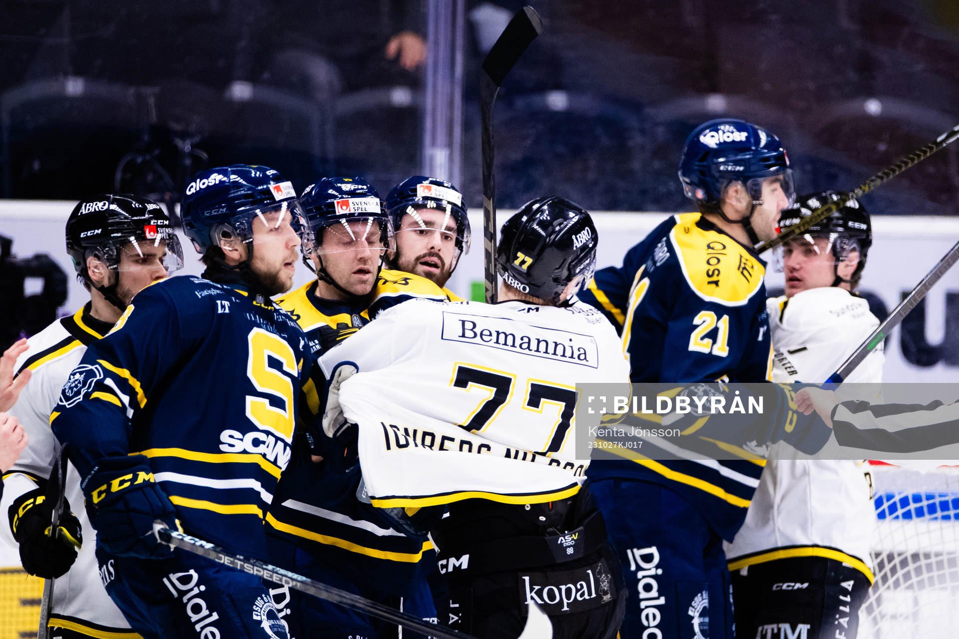 Södertäljes Emil Alba och AIKs William Ignberg Nilsson