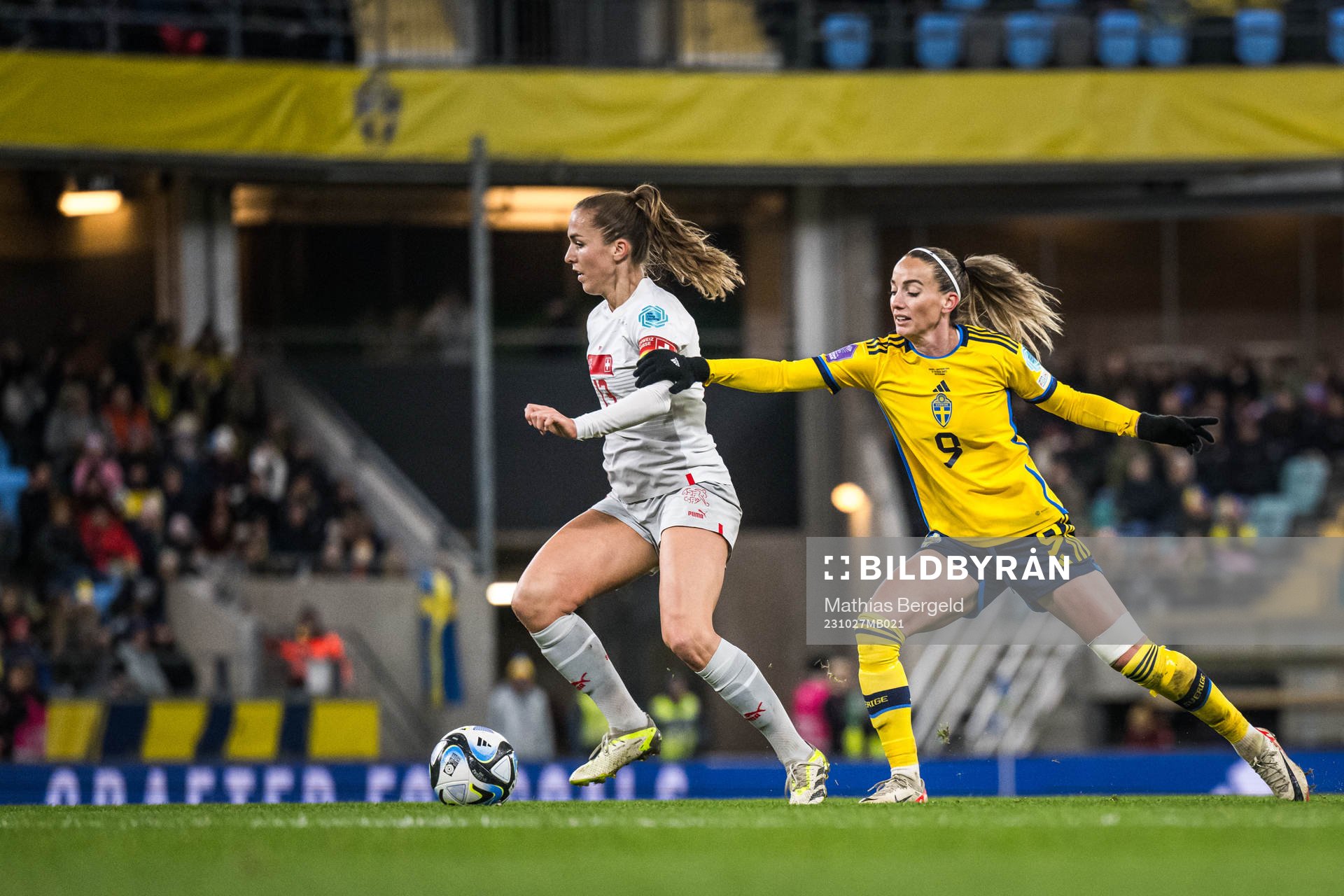 Lia Wälti of Switzerland and  Kosovare Asllani of Sweden