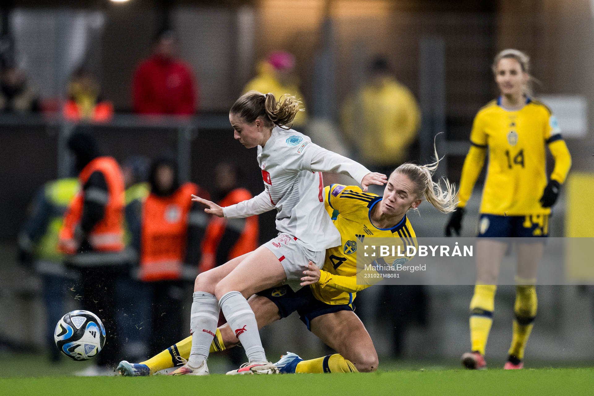 Smilla Vallotto of Switzerland and Hanna Lundkvist of Sweden