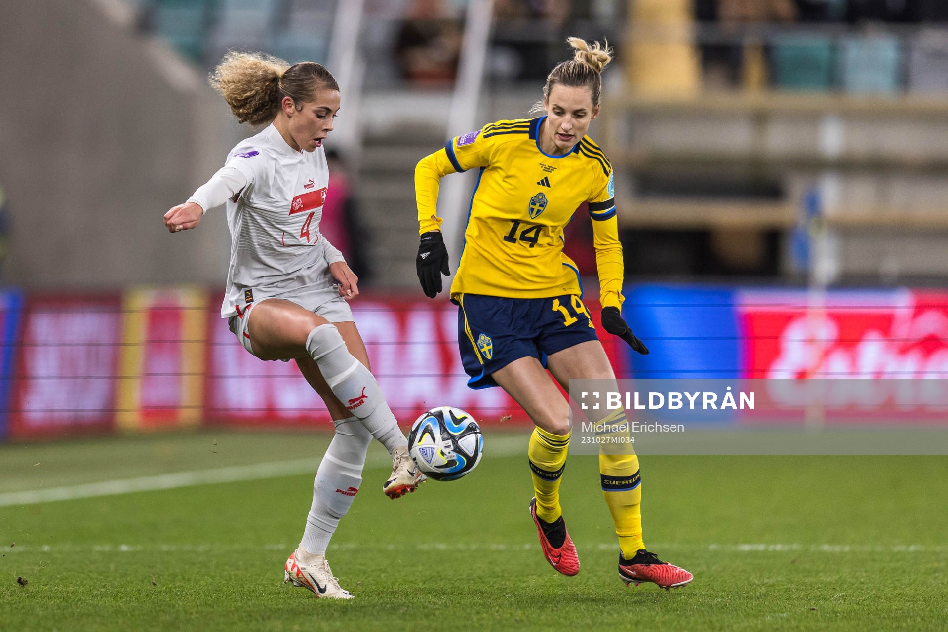 Alayah Pigrim of Switzerland and Nathalie Björn of Sweden
