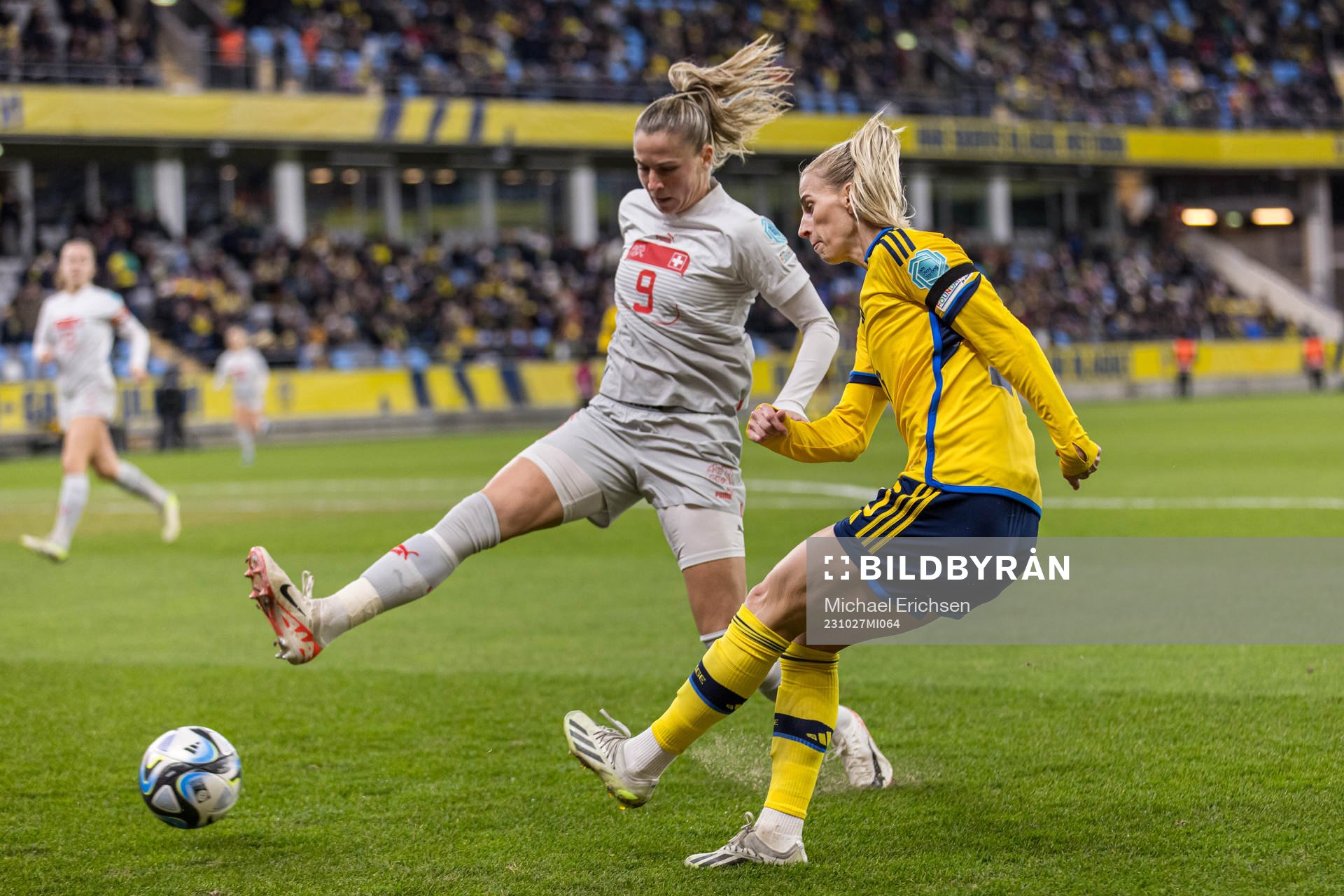 Ana-Maria Crnogorcevic of Switzerland and  Sofia Jakobsson