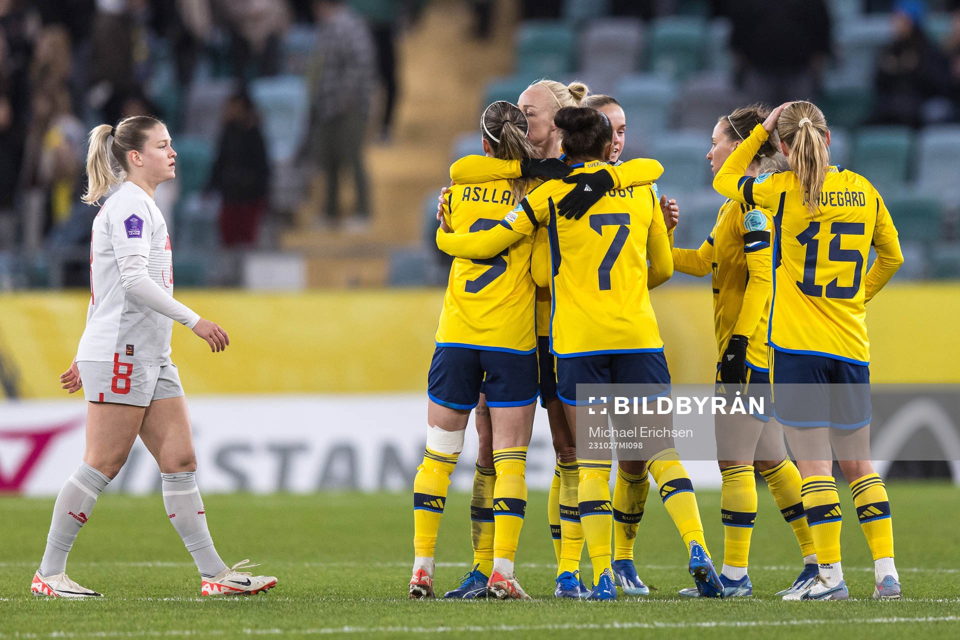 Players of Sweden celebrates