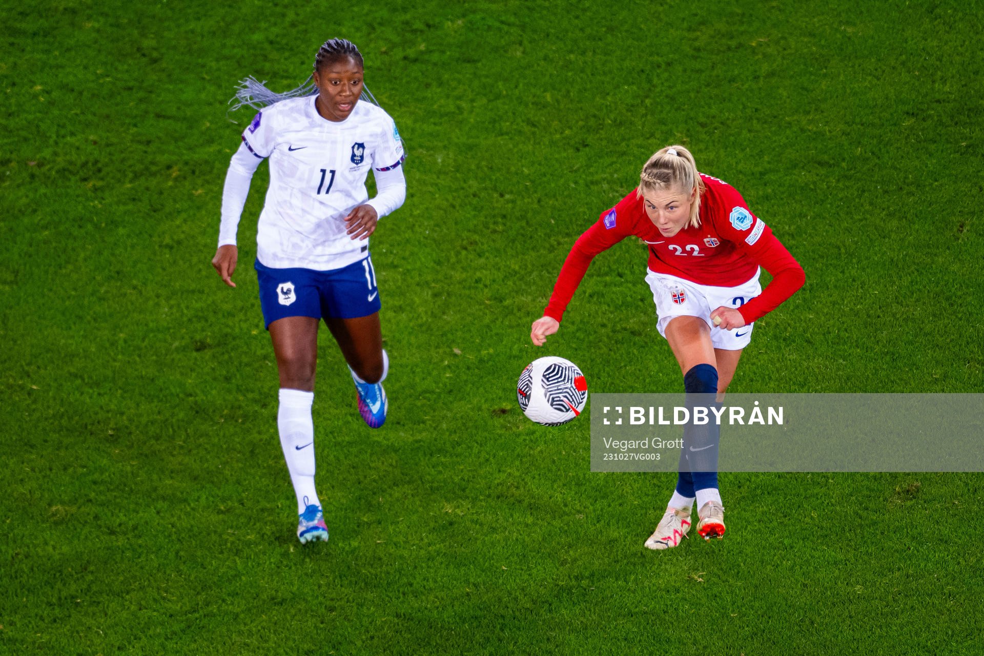 Kadidiatou Diani of France and Sophie Román Haug of Norway