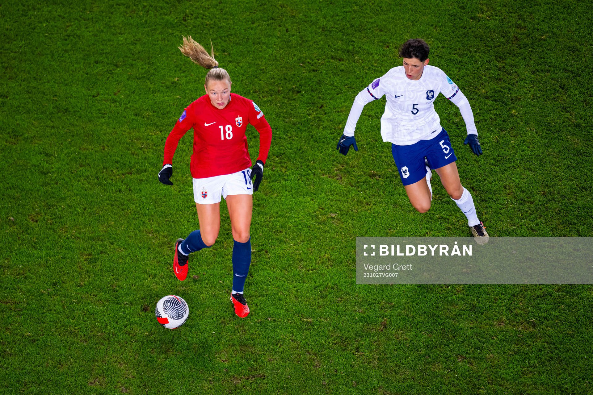 Frida Maanum of Norway and Elisa De Almeida of France