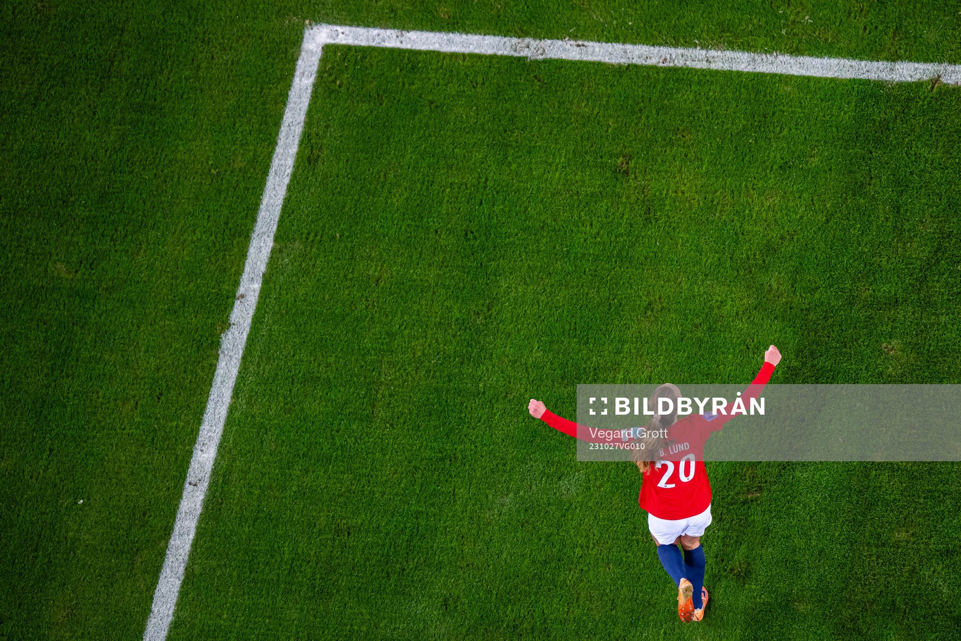 Marit Bratberg Lund of Norway celebrates