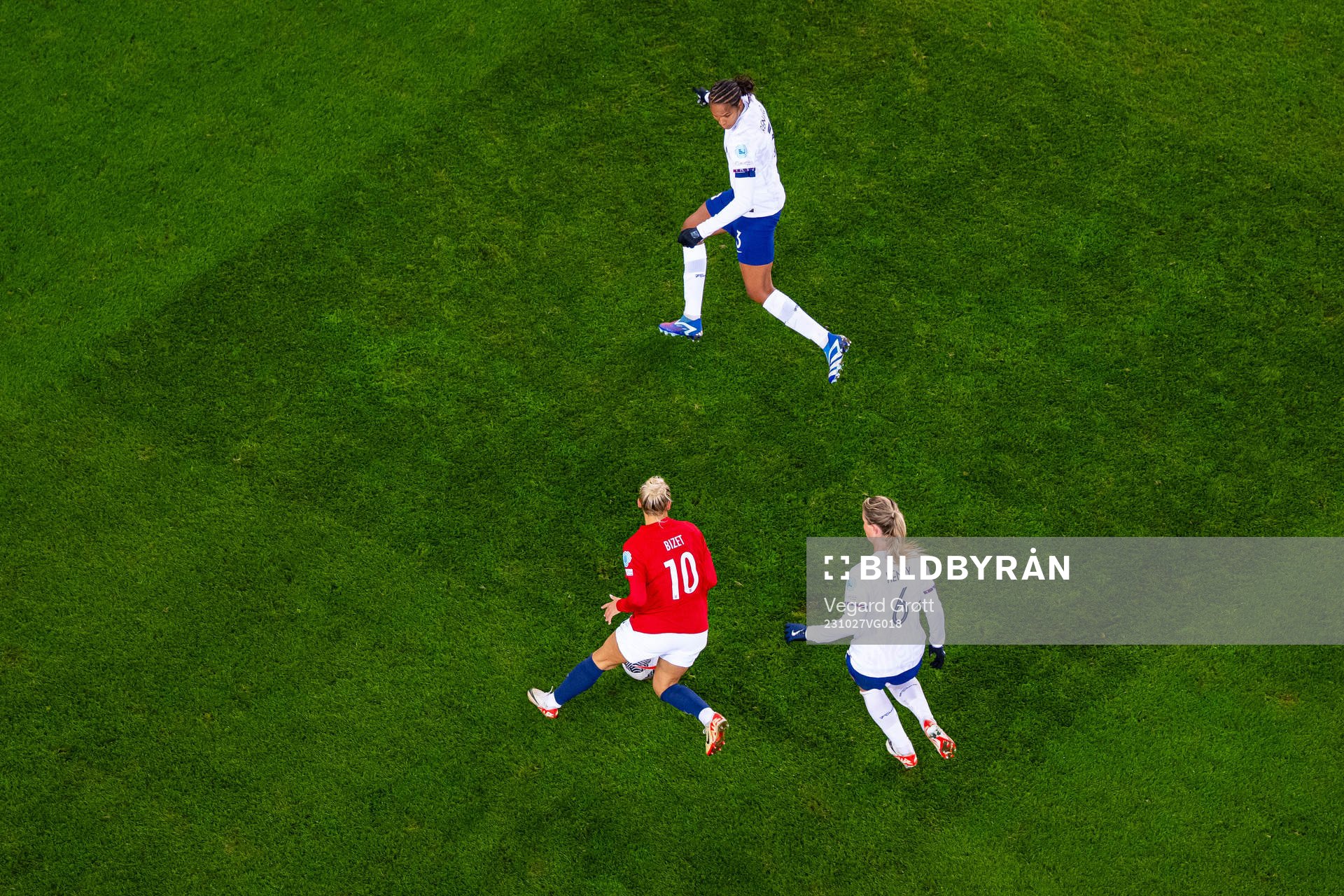 Celin Bizet Ildhusøy of Norway, Wendie Renard of France and Amandine Henry of France during the UEFA Women’s Nations League football match between Norway and France on October 27, 2023 in Oslo.