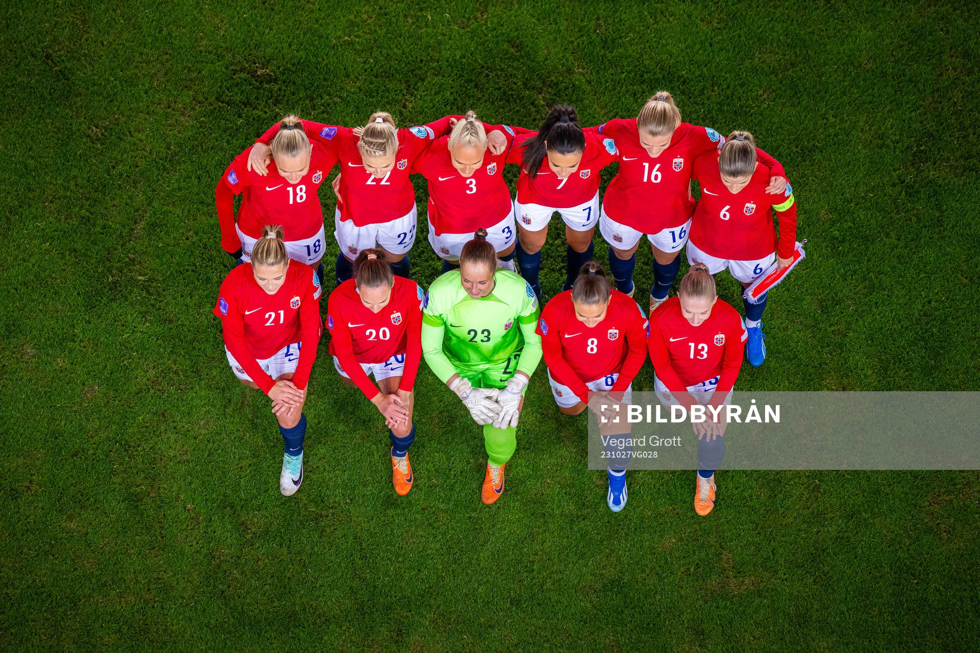 The starting eleven of Norway pose for a team photo