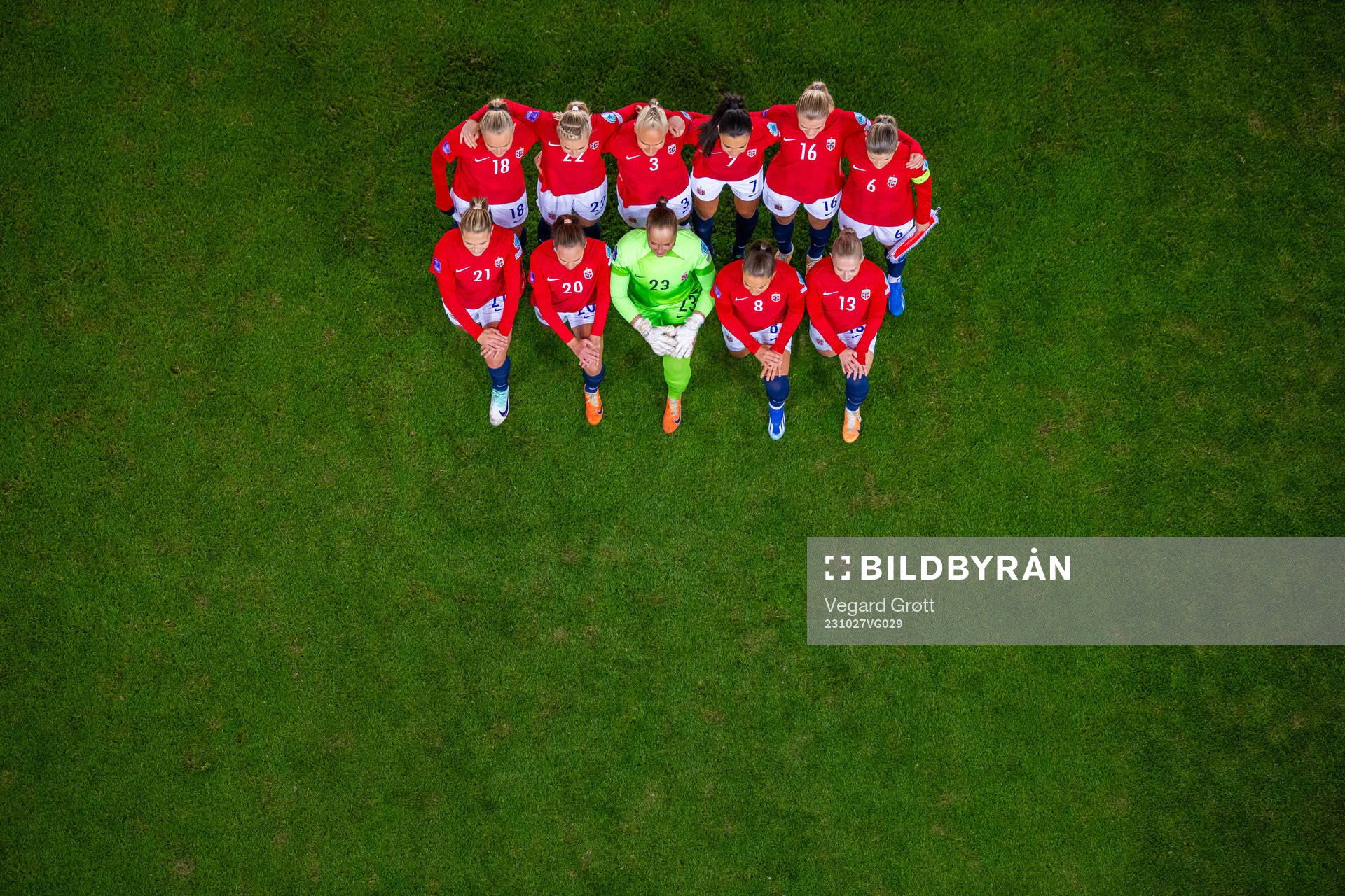 The starting eleven of Norway pose for a team photo