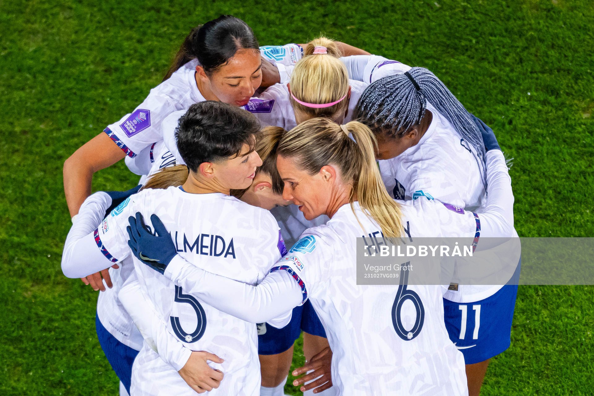Elisa De Almeida, Amandine Henry and players of France