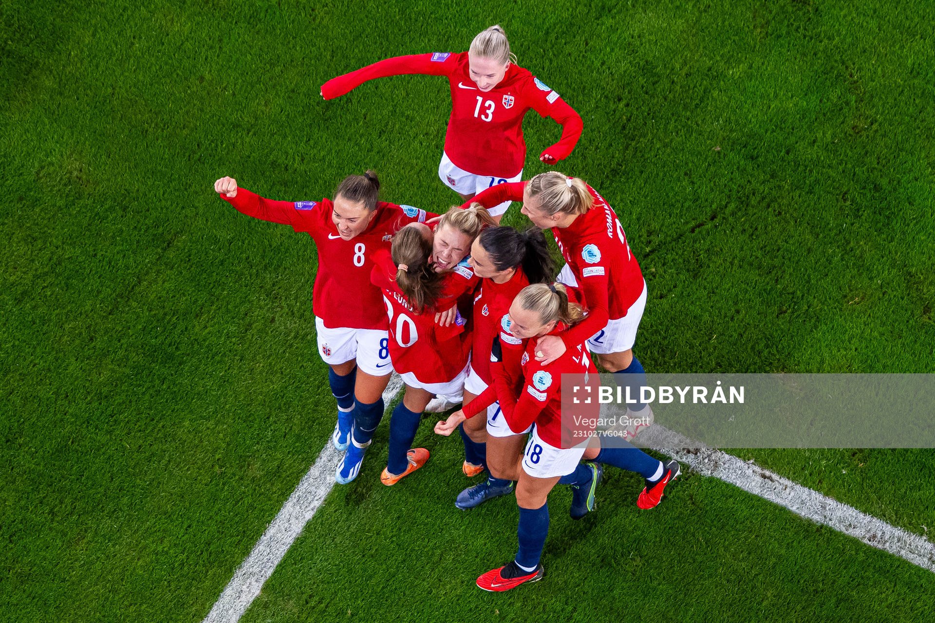 Marit Bratberg Lund of Norway celebrates with teammates