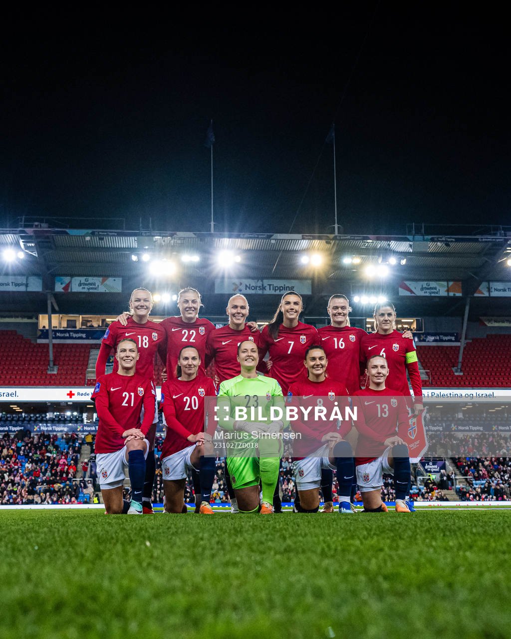 The starting eleven of Norway, from the top left; Frida