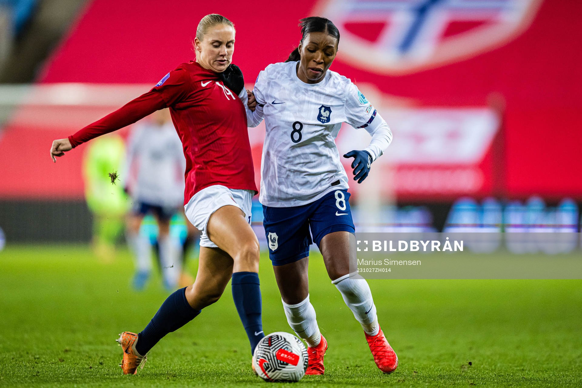 Lisa Naalsund of Norway and Grace Geyoro of France