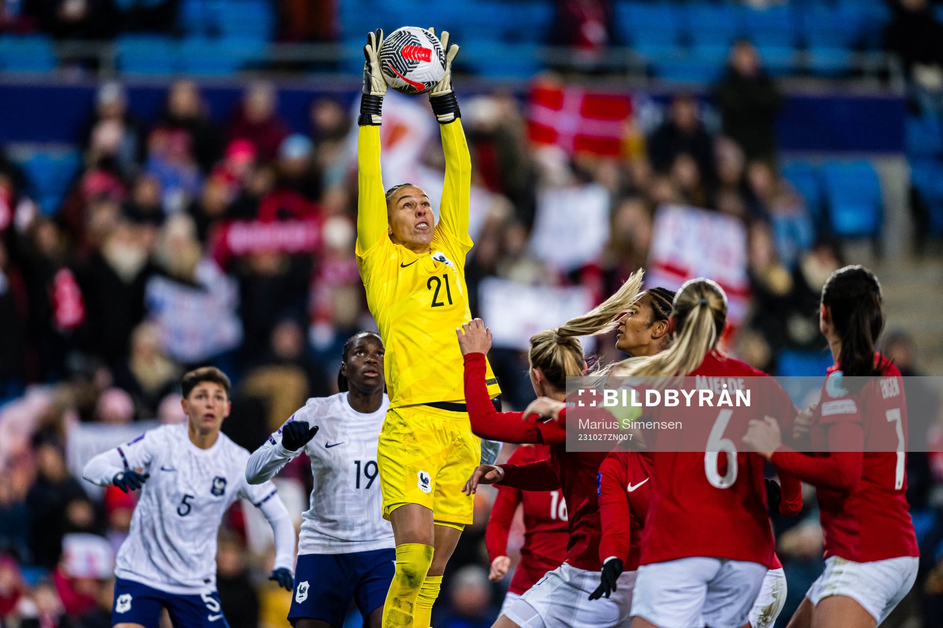 goalkeeper Constance Picaud of France