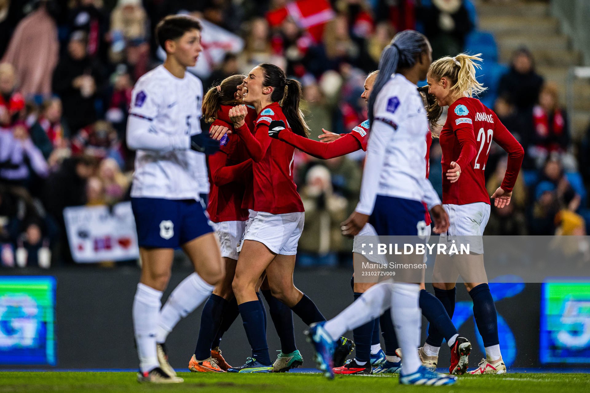 Marit Bratberg Lund of Norway celebrates